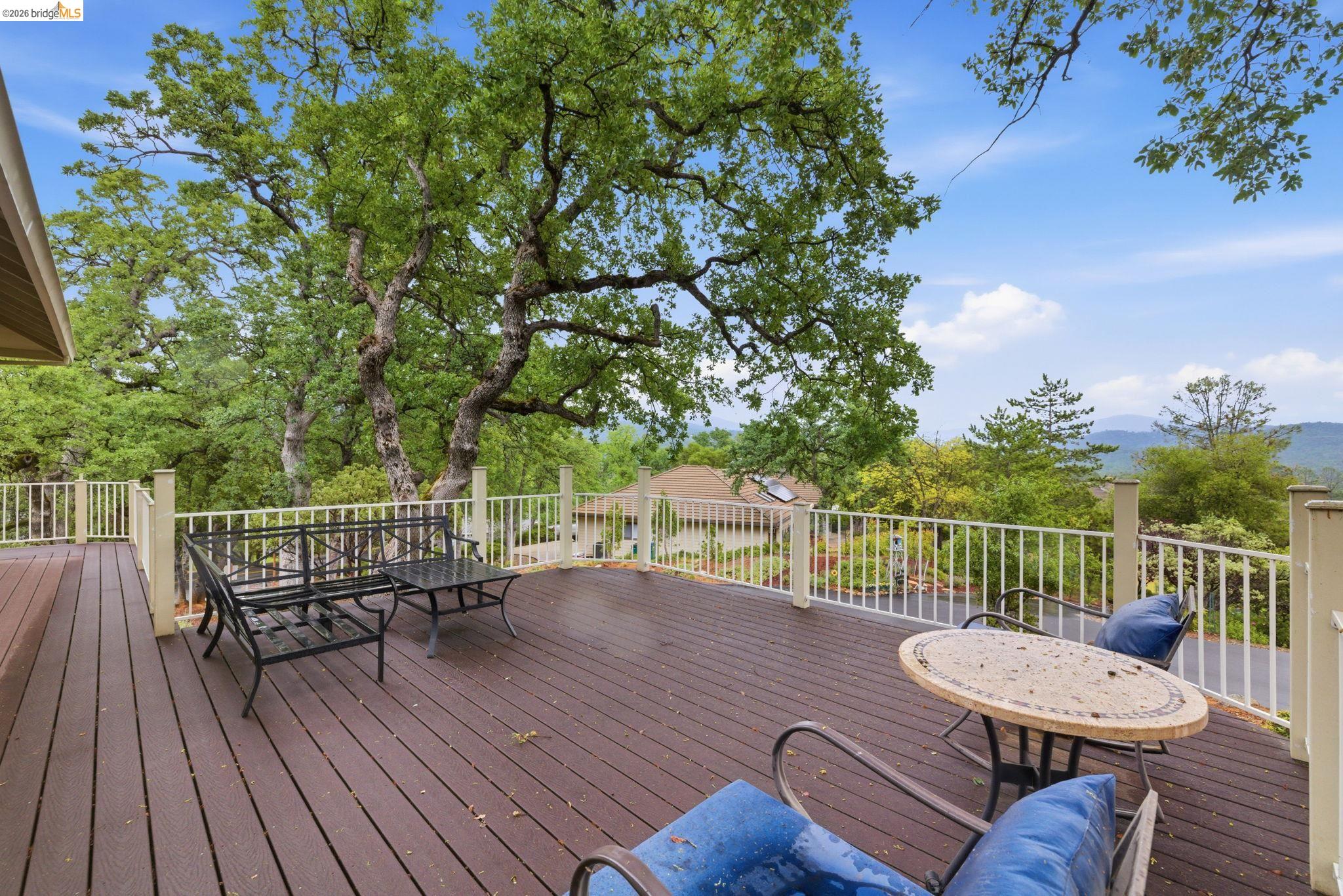 Detail Gallery Image 7 of 46 For 13919 Stanton Circle, Sonora,  CA 95370-8641 - 4 Beds | 3 Baths