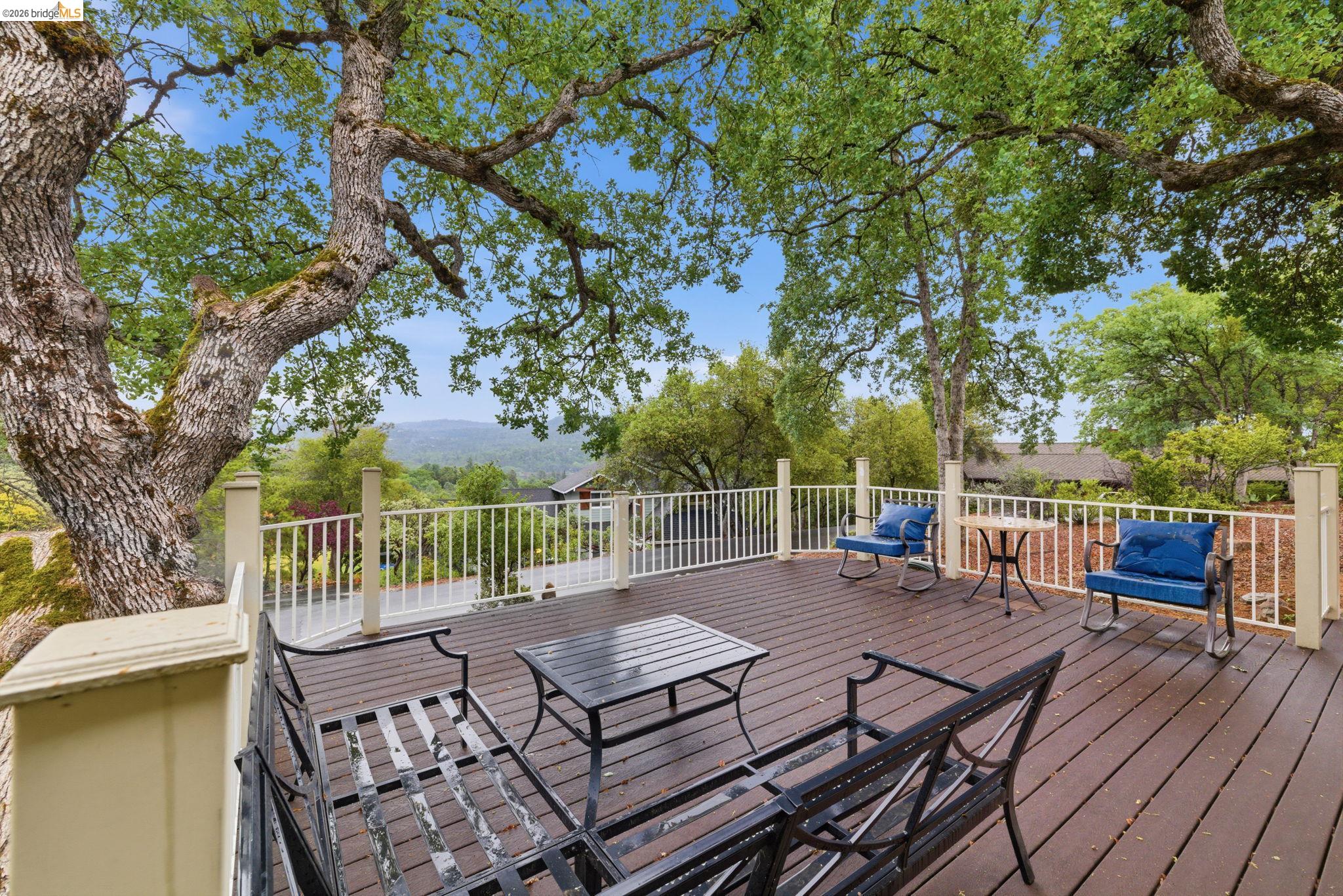 Detail Gallery Image 8 of 46 For 13919 Stanton Circle, Sonora,  CA 95370-8641 - 4 Beds | 3 Baths