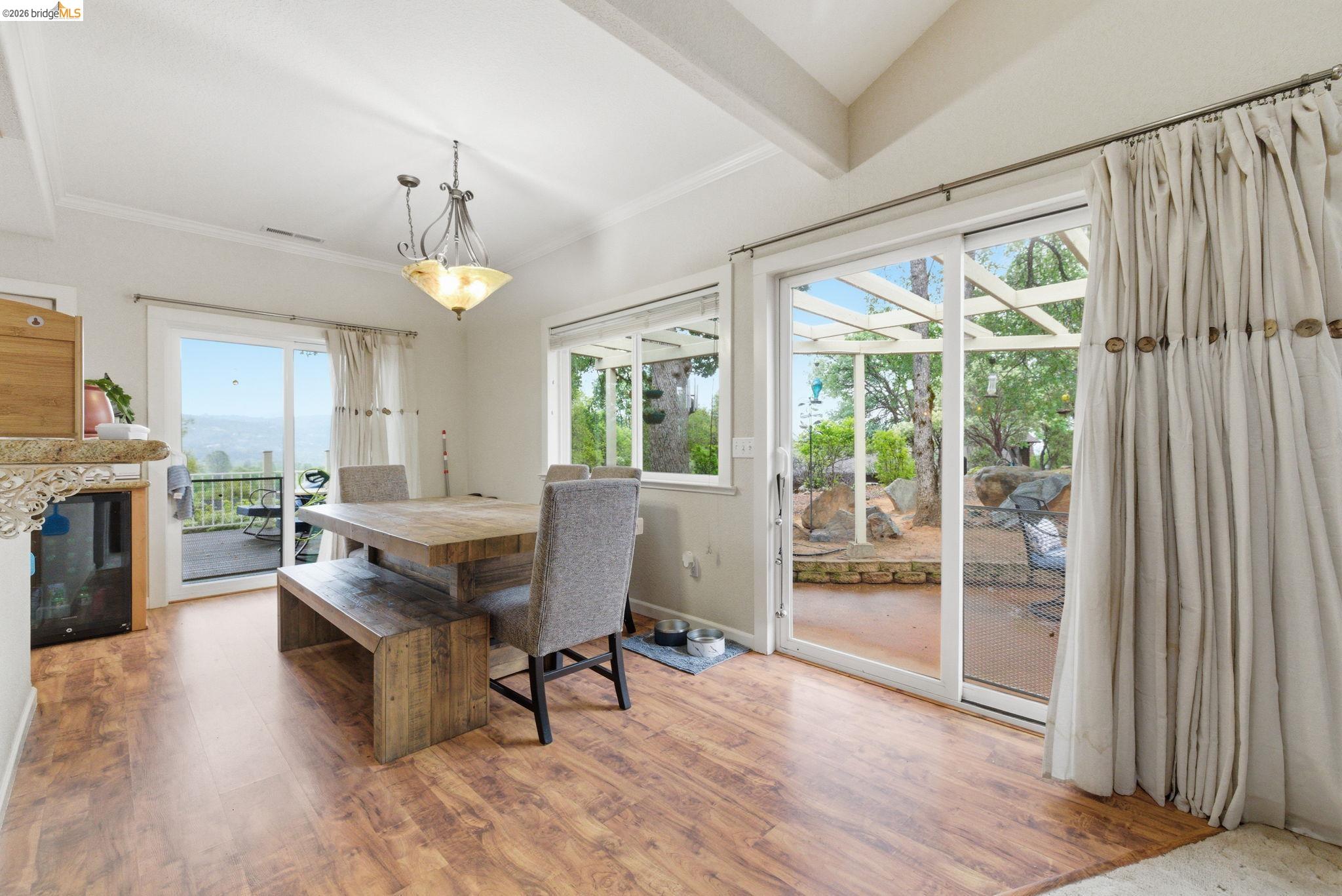 Detail Gallery Image 10 of 46 For 13919 Stanton Circle, Sonora,  CA 95370-8641 - 4 Beds | 3 Baths