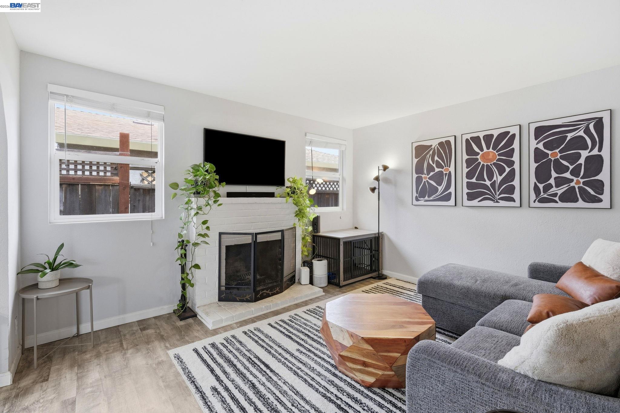 Detail Gallery Image 4 of 26 For 5616 Crestmont Ave, Livermore,  CA 94551 - 3 Beds | 2 Baths