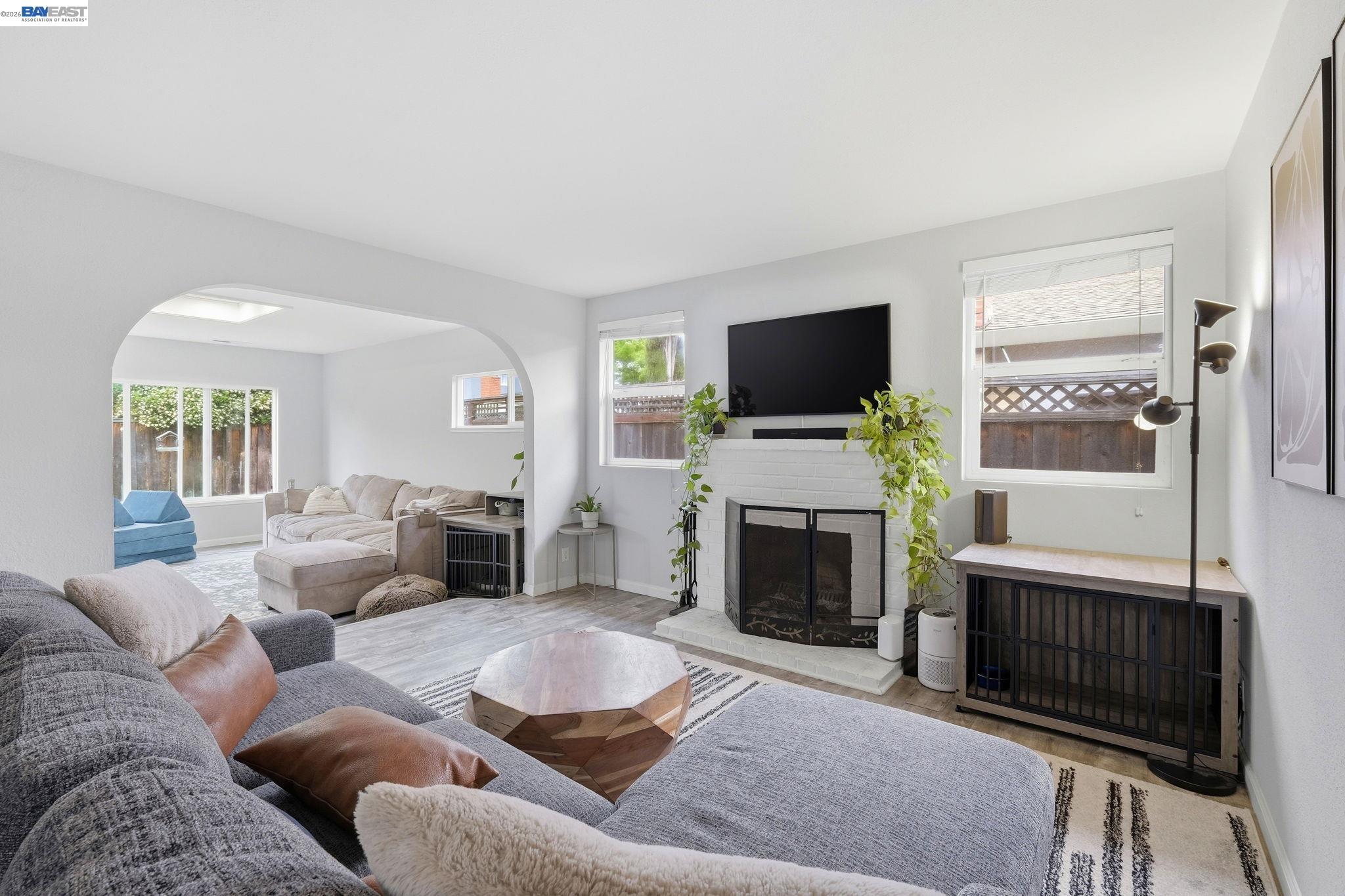 Detail Gallery Image 5 of 26 For 5616 Crestmont Ave, Livermore,  CA 94551 - 3 Beds | 2 Baths