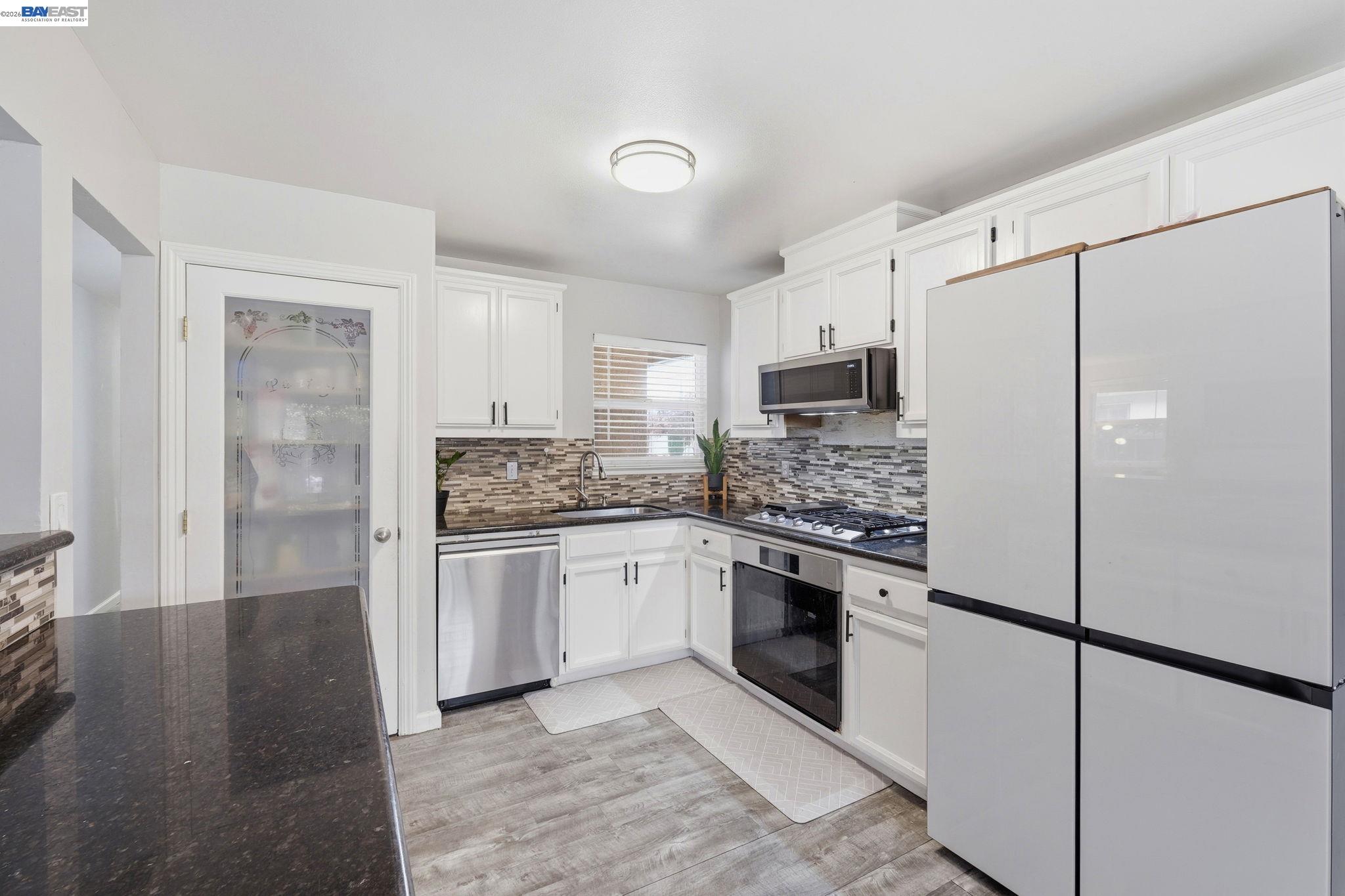 Detail Gallery Image 8 of 26 For 5616 Crestmont Ave, Livermore,  CA 94551 - 3 Beds | 2 Baths