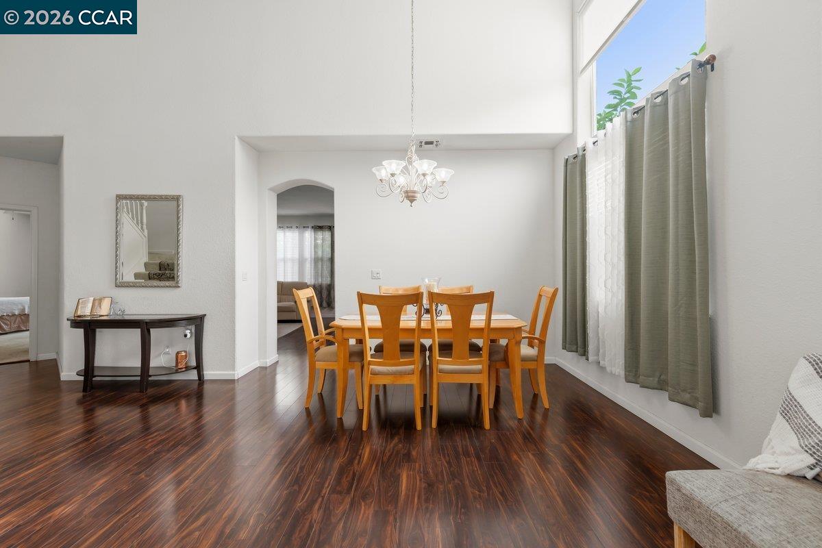 Detail Gallery Image 3 of 26 For 104 Kings Canyon Way, Oakley,  CA 94561 - 5 Beds | 3/1 Baths