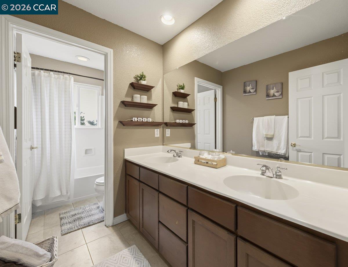Detail Gallery Image 23 of 26 For 104 Kings Canyon Way, Oakley,  CA 94561 - 5 Beds | 3/1 Baths