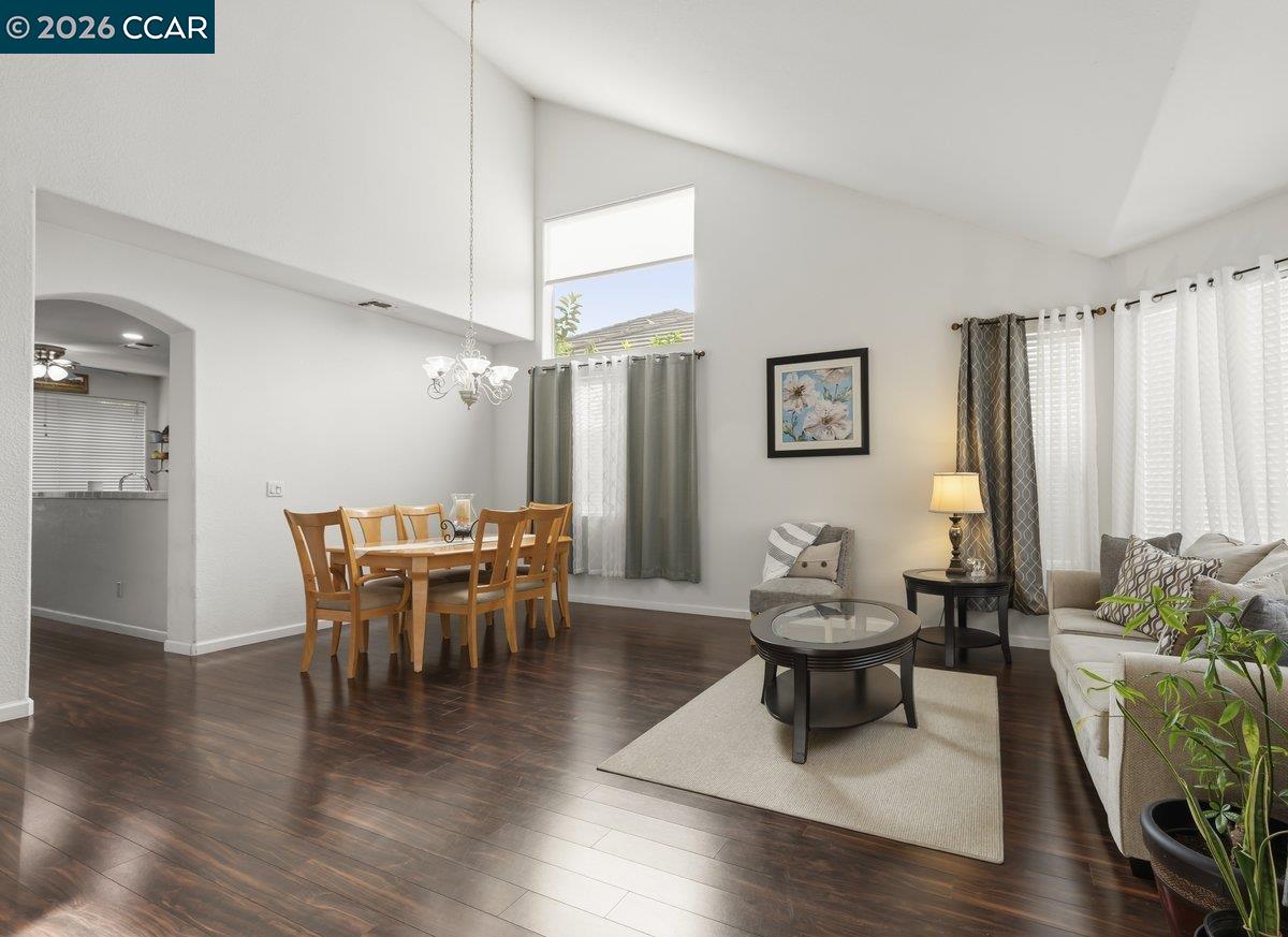 Detail Gallery Image 4 of 26 For 104 Kings Canyon Way, Oakley,  CA 94561 - 5 Beds | 3/1 Baths