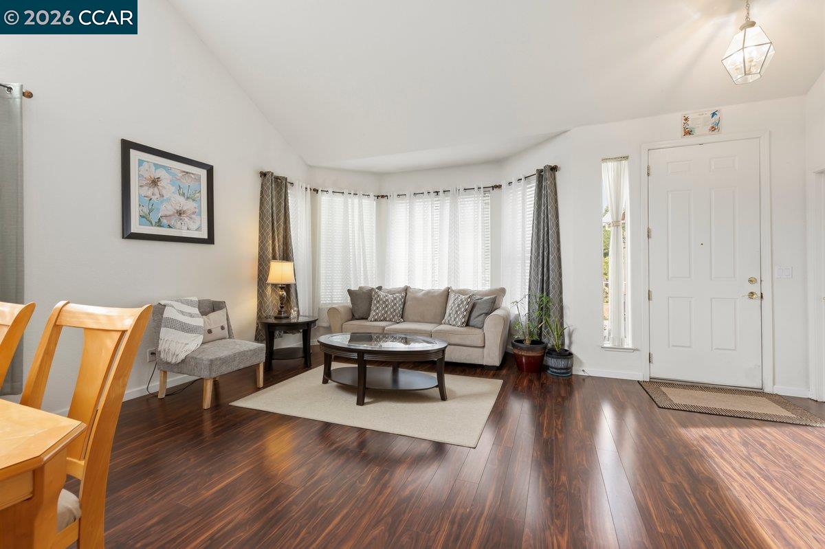 Detail Gallery Image 5 of 26 For 104 Kings Canyon Way, Oakley,  CA 94561 - 5 Beds | 3/1 Baths