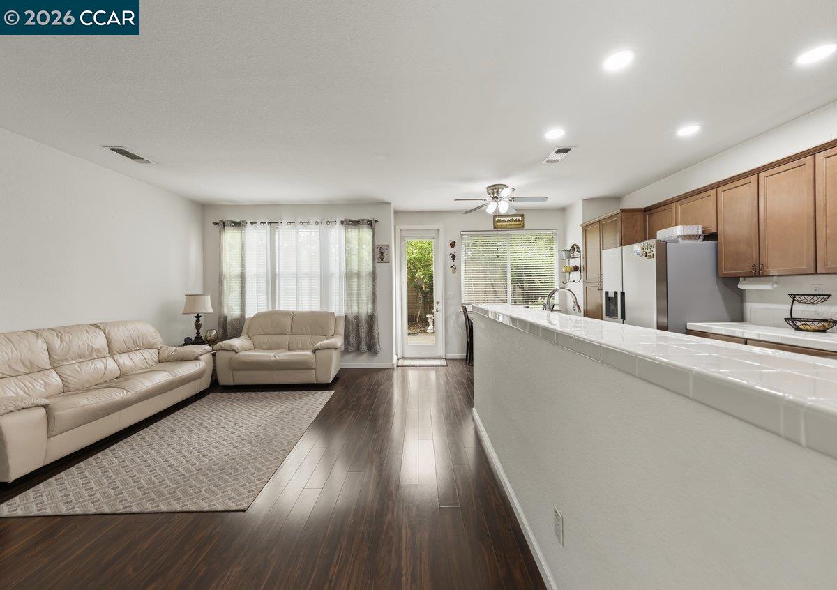 Detail Gallery Image 6 of 26 For 104 Kings Canyon Way, Oakley,  CA 94561 - 5 Beds | 3/1 Baths