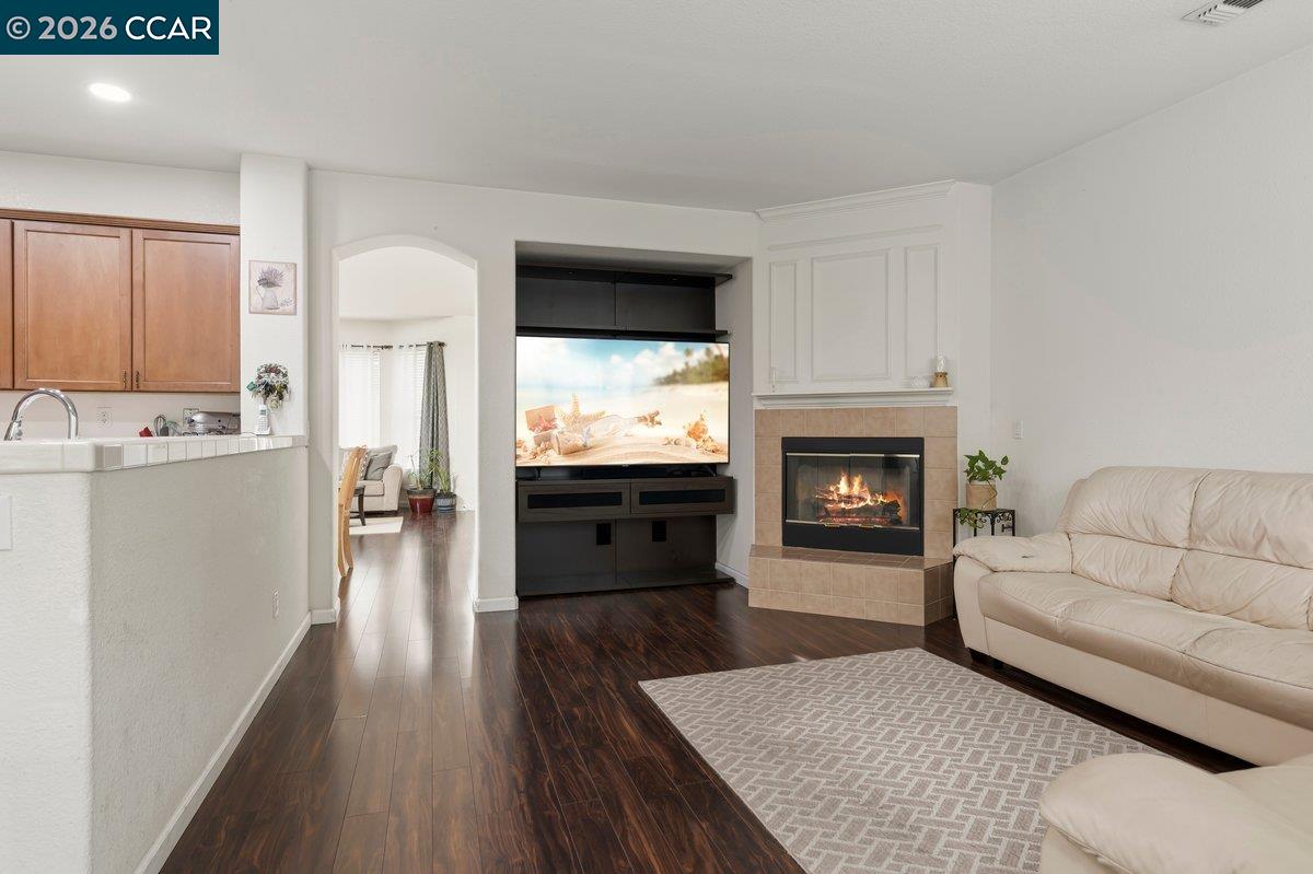 Detail Gallery Image 8 of 26 For 104 Kings Canyon Way, Oakley,  CA 94561 - 5 Beds | 3/1 Baths