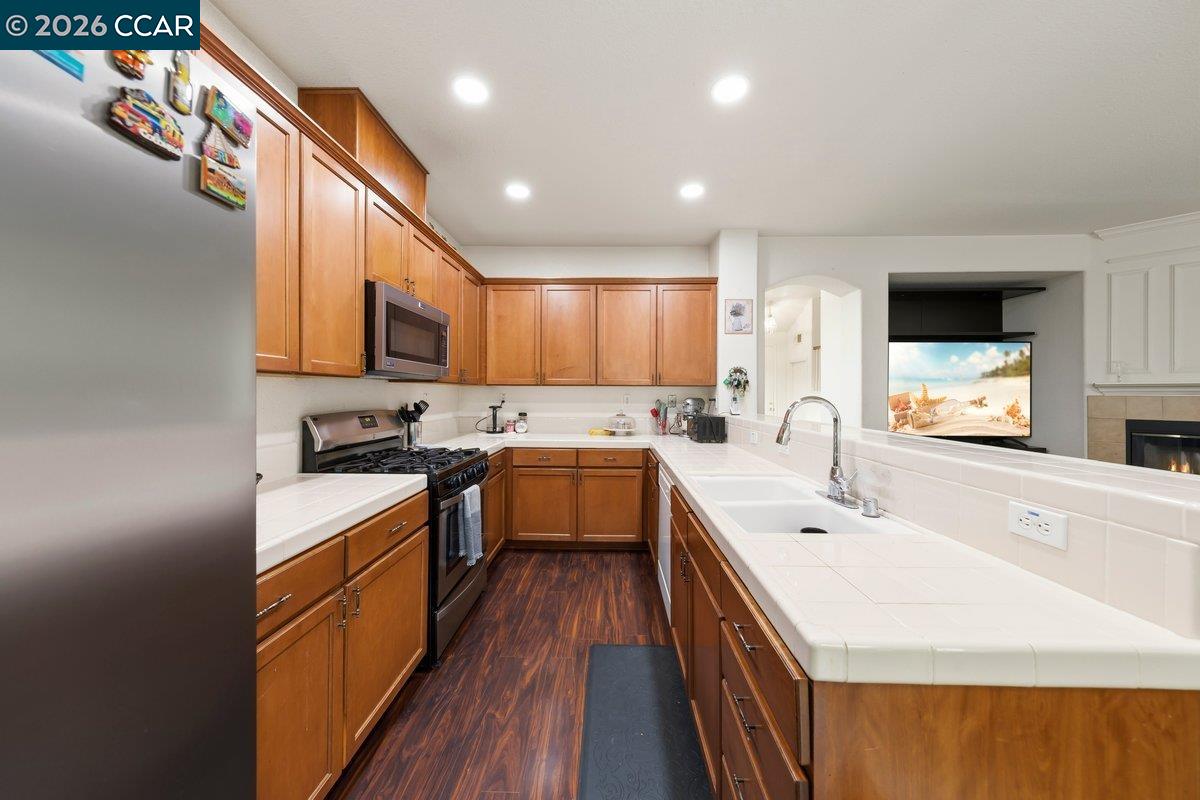 Detail Gallery Image 10 of 26 For 104 Kings Canyon Way, Oakley,  CA 94561 - 5 Beds | 3/1 Baths