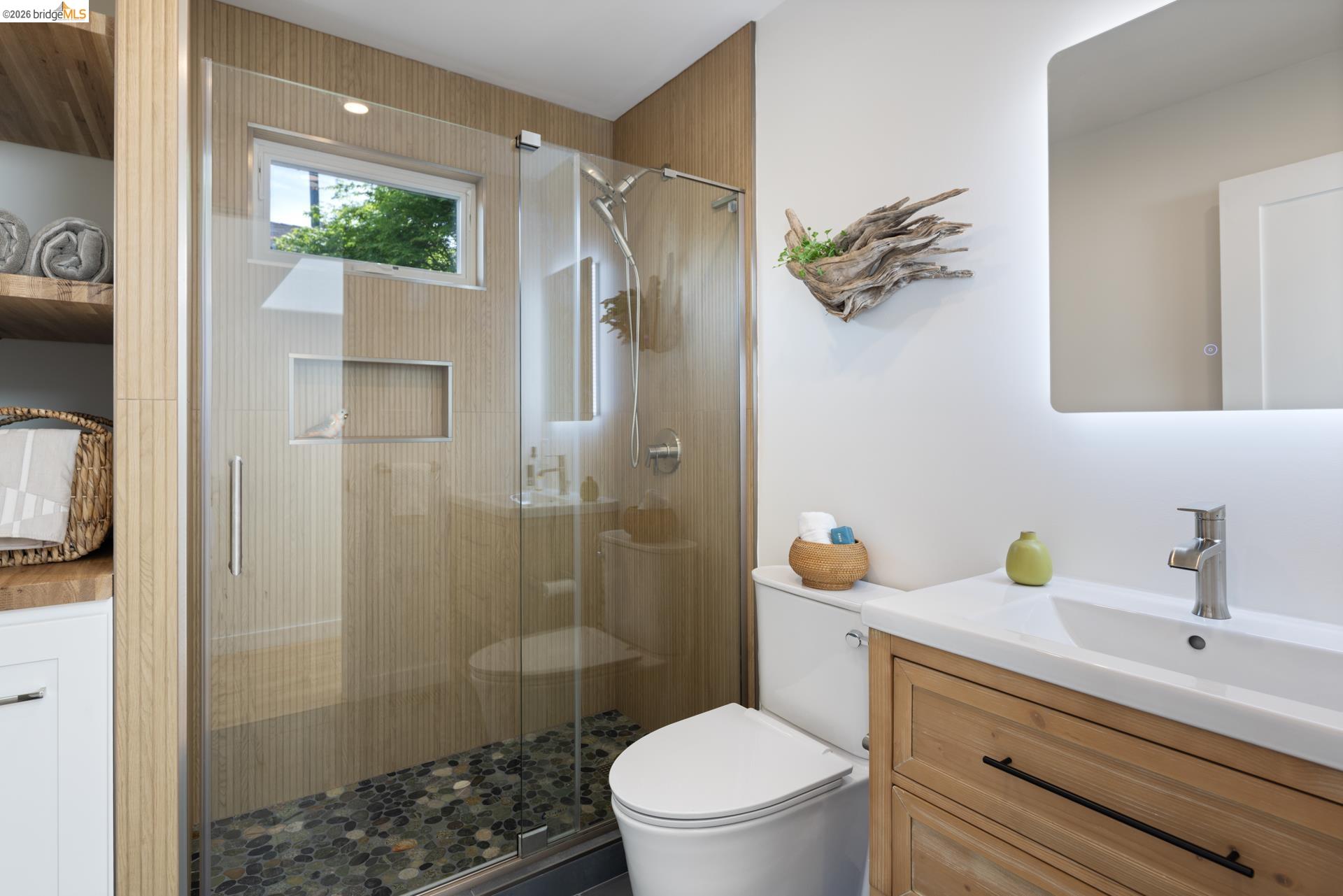 Detail Gallery Image 16 of 57 For 6808 Del Monte Ave, Richmond,  CA 94805 - 4 Beds | 2 Baths