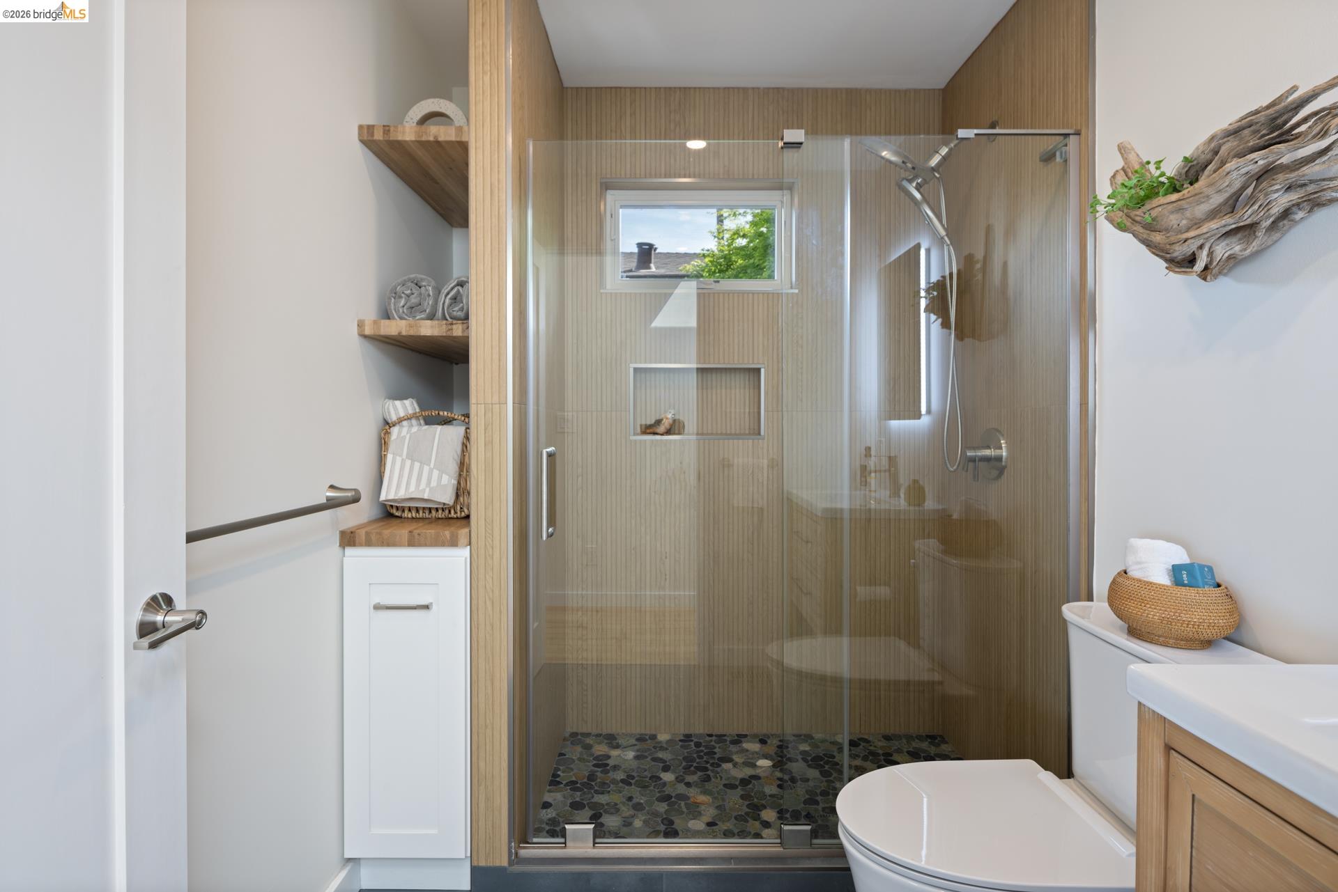 Detail Gallery Image 17 of 57 For 6808 Del Monte Ave, Richmond,  CA 94805 - 4 Beds | 2 Baths