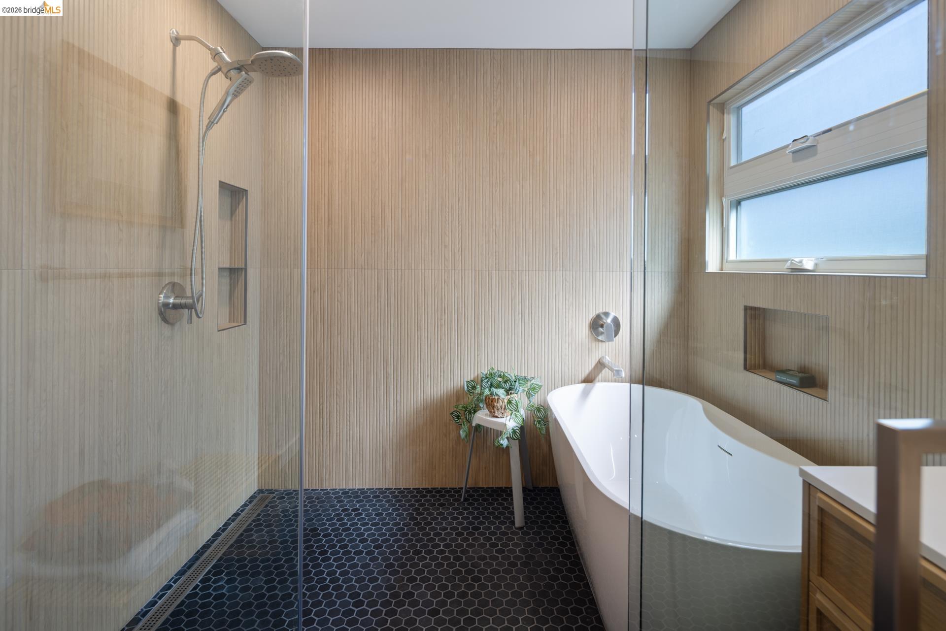 Detail Gallery Image 20 of 57 For 6808 Del Monte Ave, Richmond,  CA 94805 - 4 Beds | 2 Baths