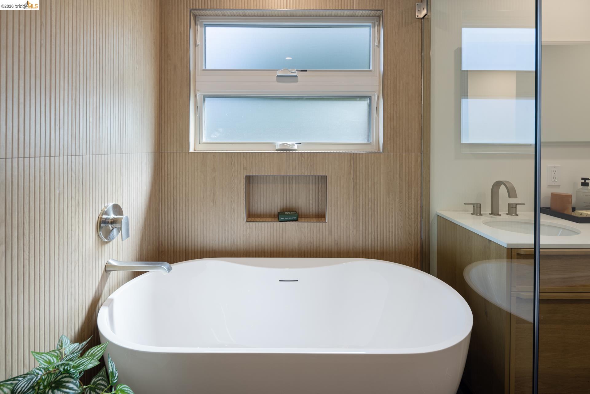 Detail Gallery Image 21 of 57 For 6808 Del Monte Ave, Richmond,  CA 94805 - 4 Beds | 2 Baths