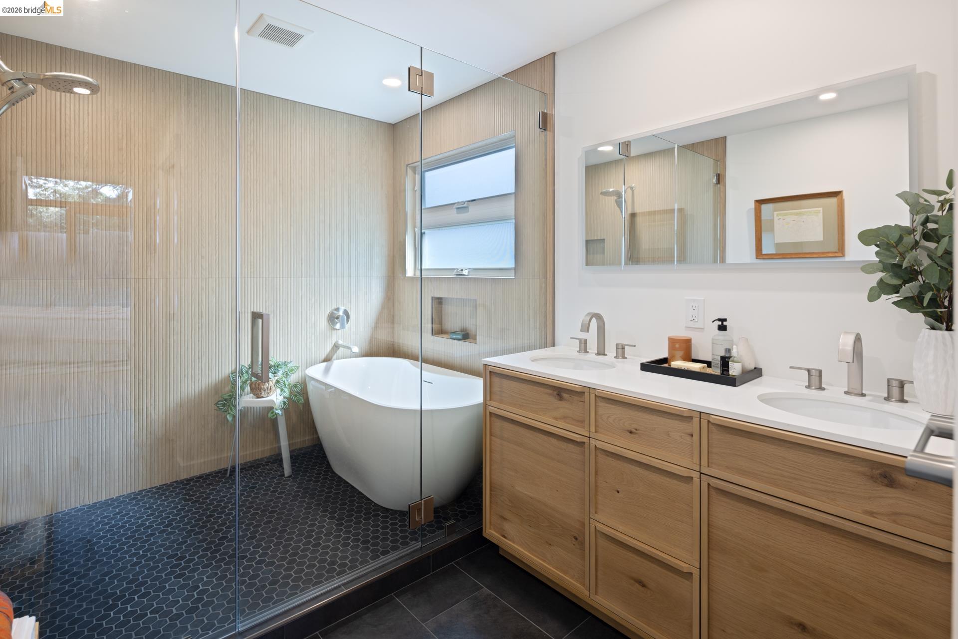 Detail Gallery Image 23 of 57 For 6808 Del Monte Ave, Richmond,  CA 94805 - 4 Beds | 2 Baths