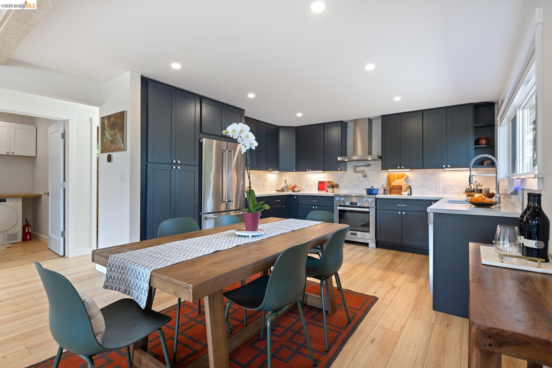 Detail Gallery Image 7 of 57 For 6808 Del Monte Ave, Richmond,  CA 94805 - 4 Beds | 2 Baths