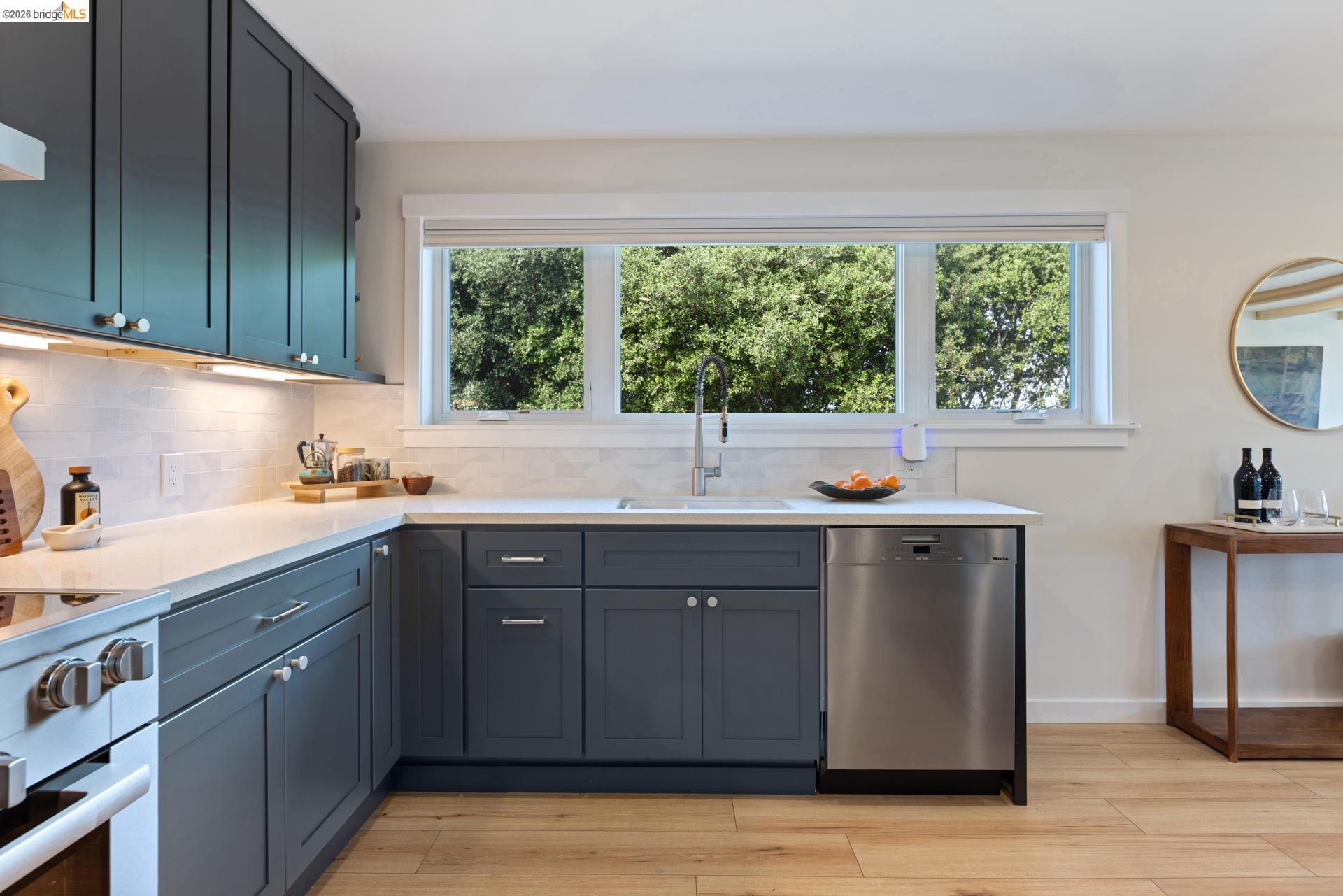 Detail Gallery Image 9 of 57 For 6808 Del Monte Ave, Richmond,  CA 94805 - 4 Beds | 2 Baths