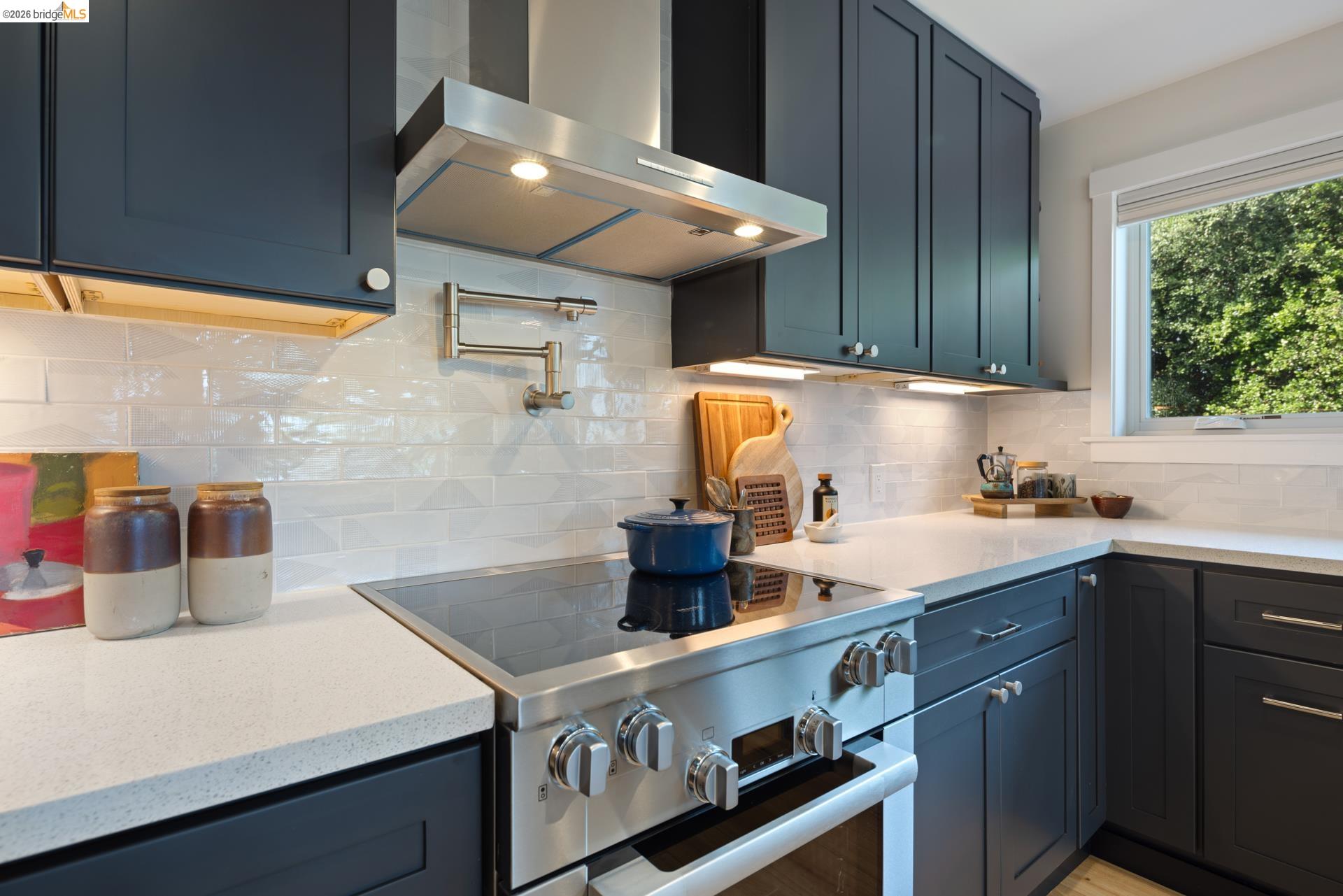 Detail Gallery Image 10 of 57 For 6808 Del Monte Ave, Richmond,  CA 94805 - 4 Beds | 2 Baths