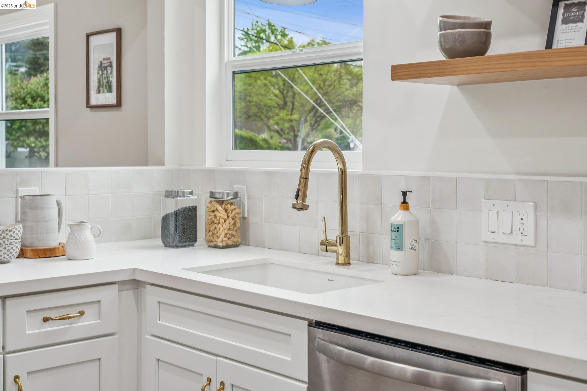 Detail Gallery Image 11 of 32 For 3056 Roxbury Avenue, Oakland,  CA 94605 - 4 Beds | 2/1 Baths