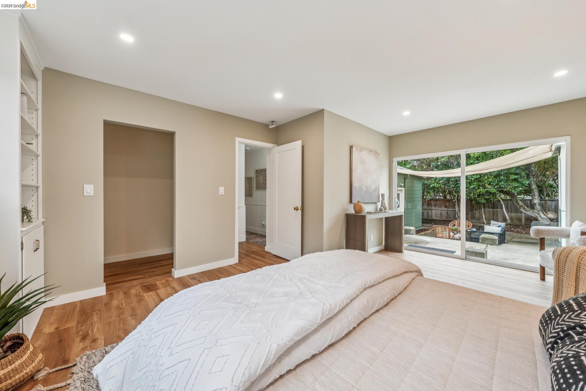 Detail Gallery Image 16 of 32 For 3056 Roxbury Avenue, Oakland,  CA 94605 - 4 Beds | 2/1 Baths