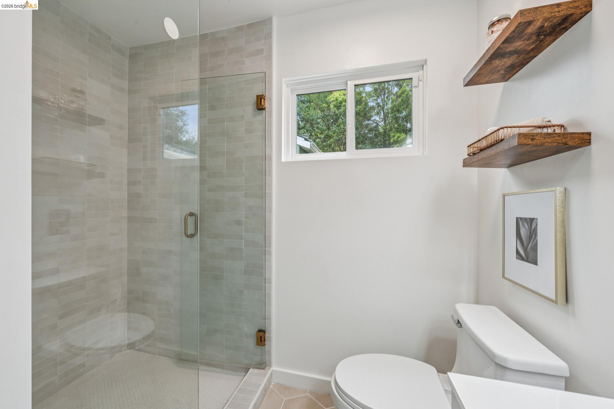Detail Gallery Image 18 of 32 For 3056 Roxbury Avenue, Oakland,  CA 94605 - 4 Beds | 2/1 Baths
