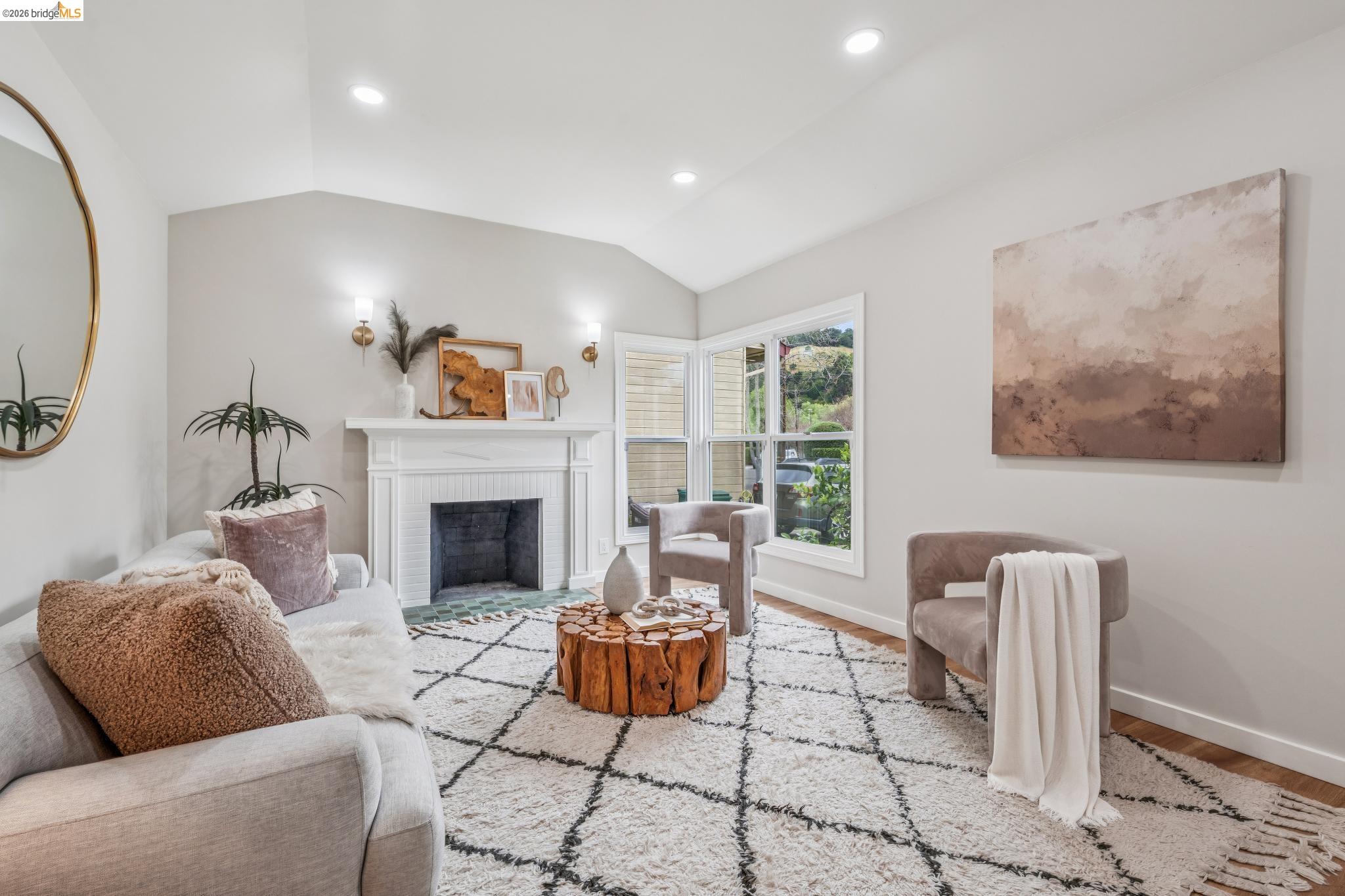 Detail Gallery Image 3 of 32 For 3056 Roxbury Avenue, Oakland,  CA 94605 - 4 Beds | 2/1 Baths