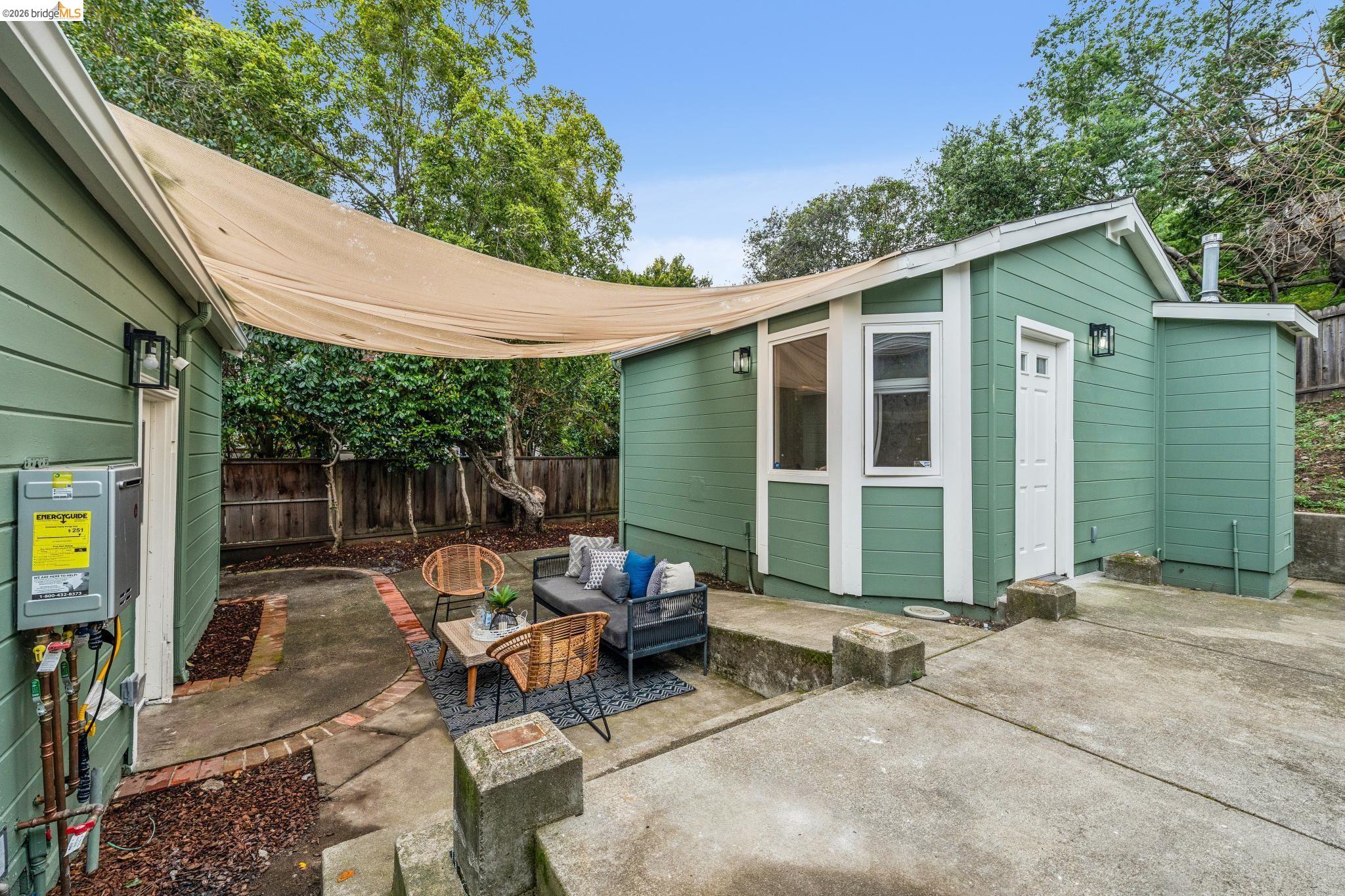 Detail Gallery Image 29 of 32 For 3056 Roxbury Avenue, Oakland,  CA 94605 - 4 Beds | 2/1 Baths