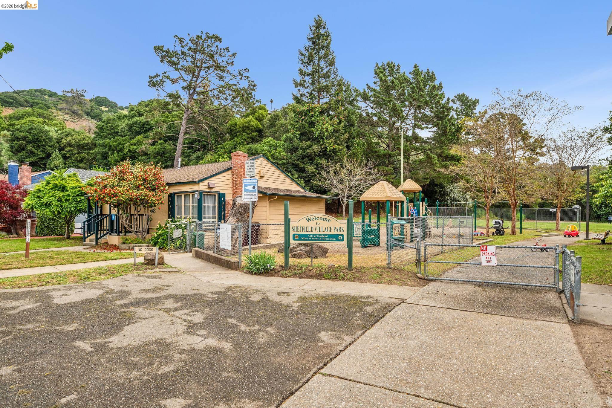 Detail Gallery Image 32 of 32 For 3056 Roxbury Avenue, Oakland,  CA 94605 - 4 Beds | 2/1 Baths