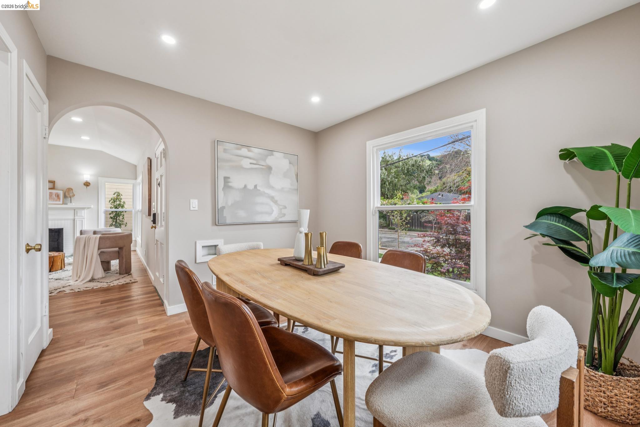 Detail Gallery Image 5 of 32 For 3056 Roxbury Avenue, Oakland,  CA 94605 - 4 Beds | 2/1 Baths