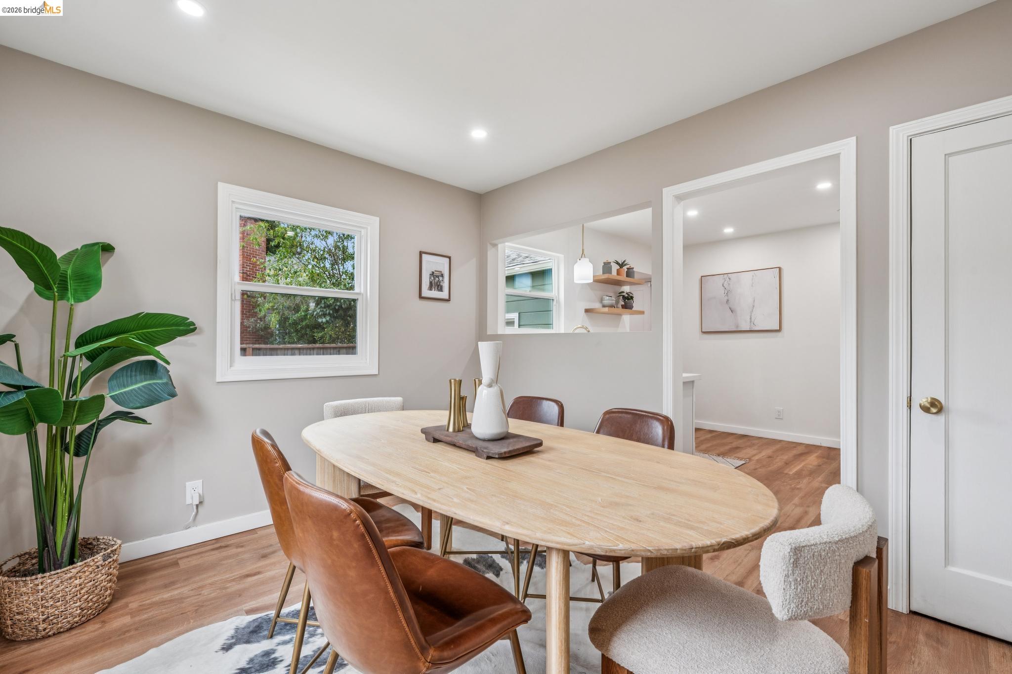 Detail Gallery Image 6 of 32 For 3056 Roxbury Avenue, Oakland,  CA 94605 - 4 Beds | 2/1 Baths