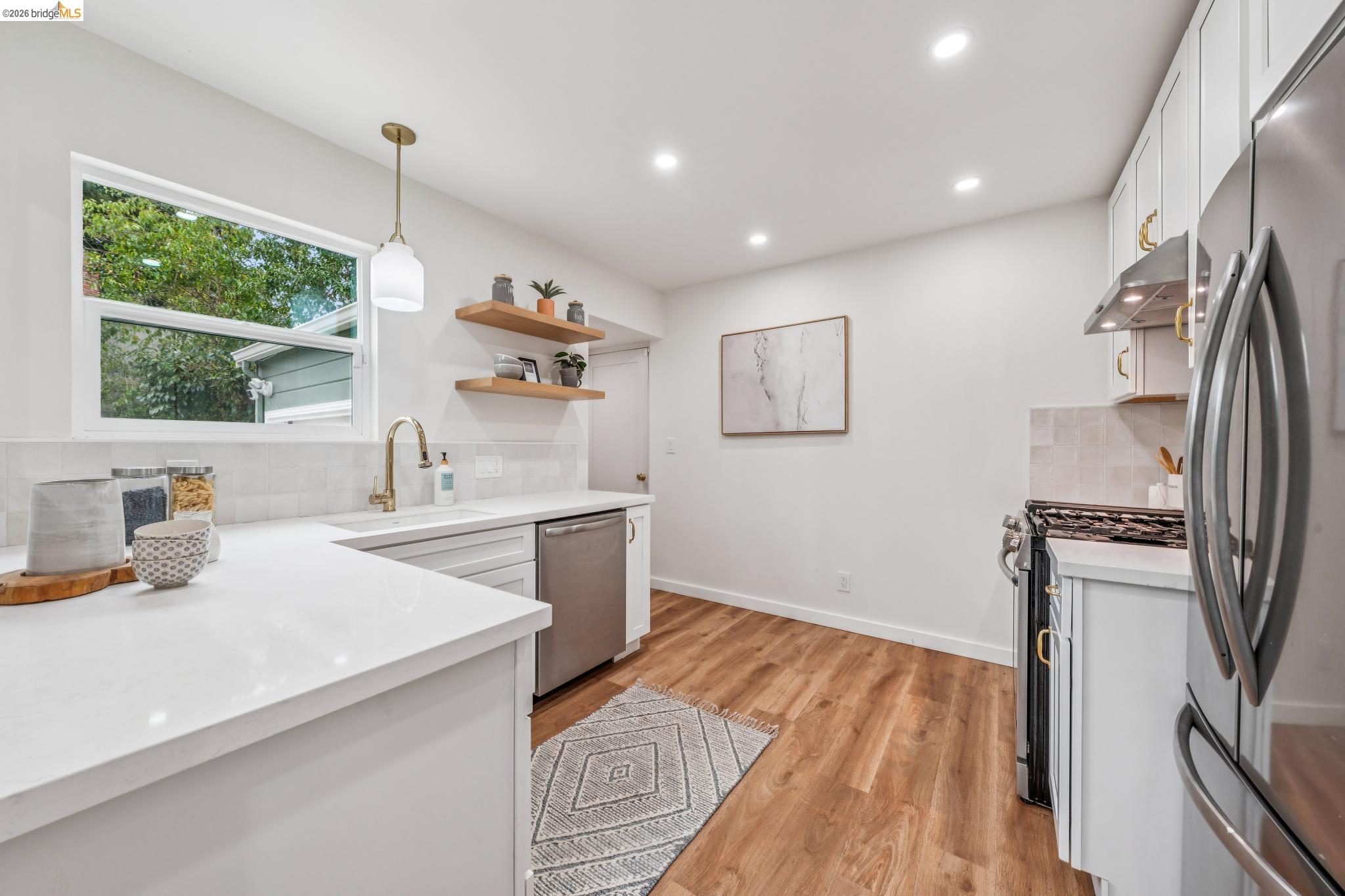 Detail Gallery Image 8 of 32 For 3056 Roxbury Avenue, Oakland,  CA 94605 - 4 Beds | 2/1 Baths