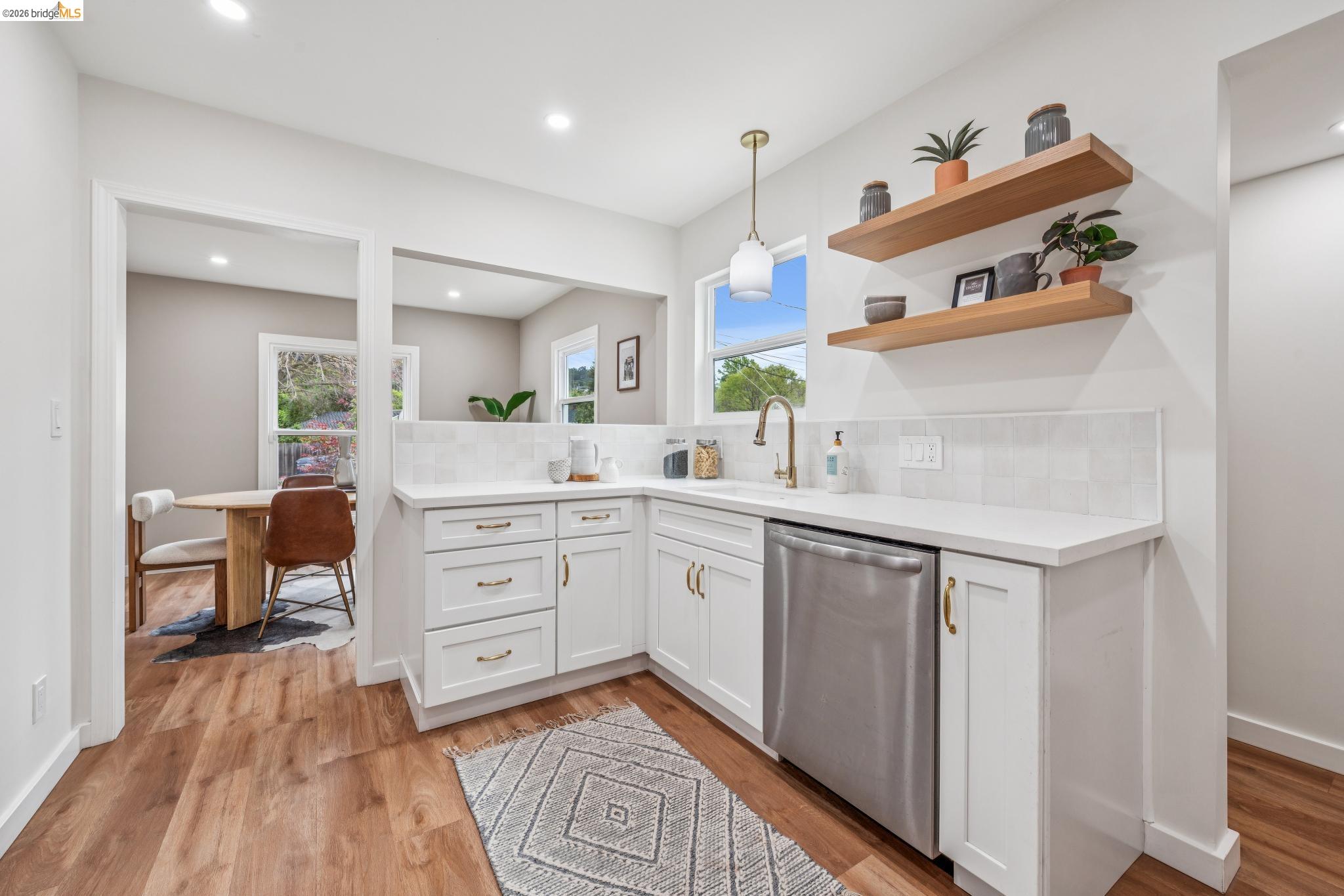 Detail Gallery Image 9 of 32 For 3056 Roxbury Avenue, Oakland,  CA 94605 - 4 Beds | 2/1 Baths