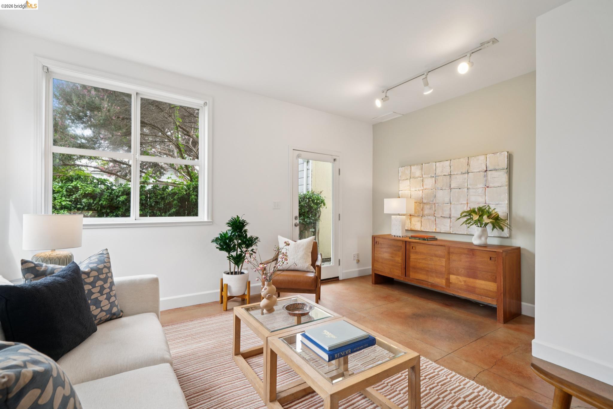 Detail Gallery Image 13 of 42 For 480 42nd St #E,  Oakland,  CA 94609 - 3 Beds | 1/1 Baths