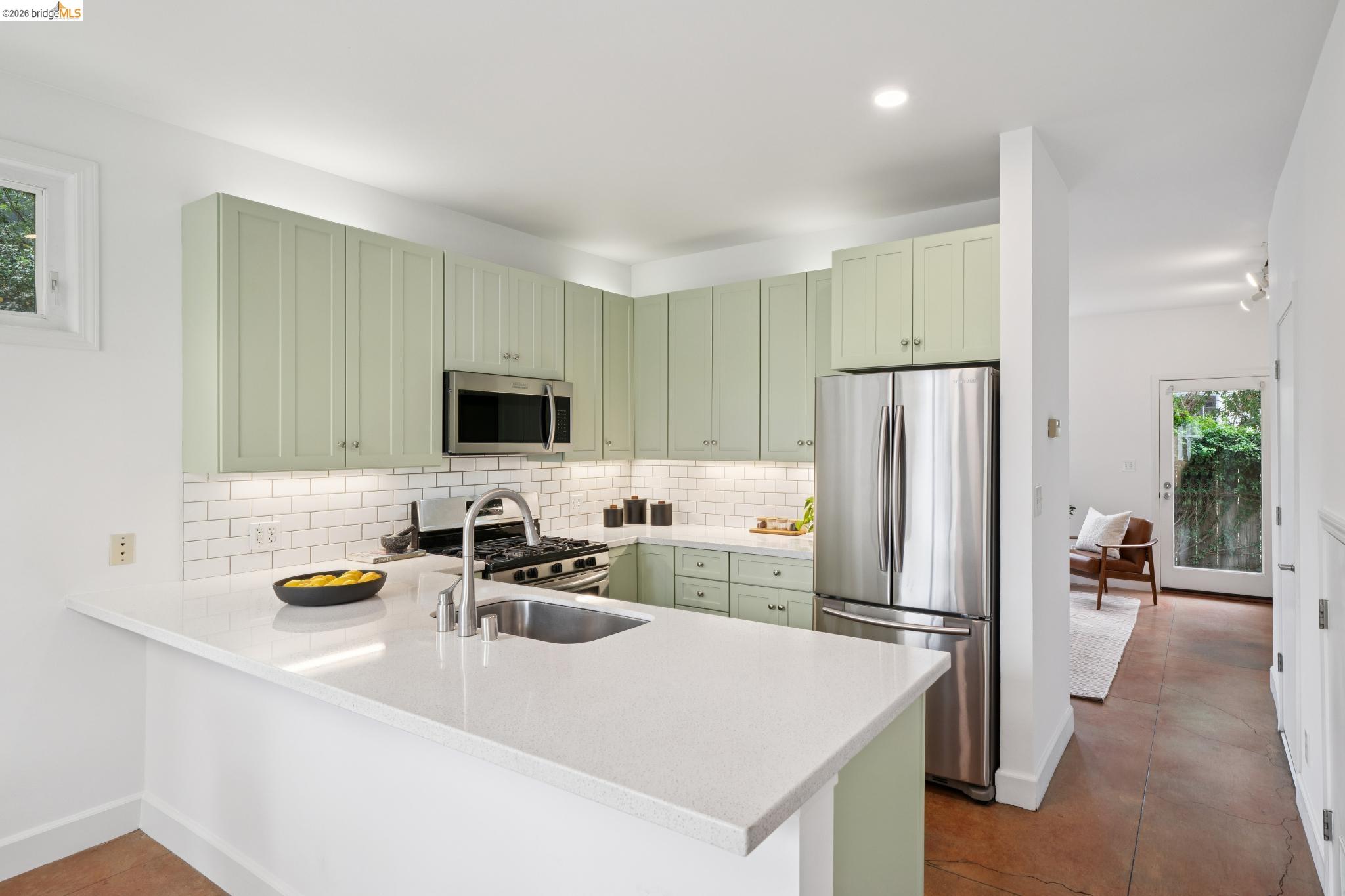Detail Gallery Image 15 of 42 For 480 42nd St #E,  Oakland,  CA 94609 - 3 Beds | 1/1 Baths