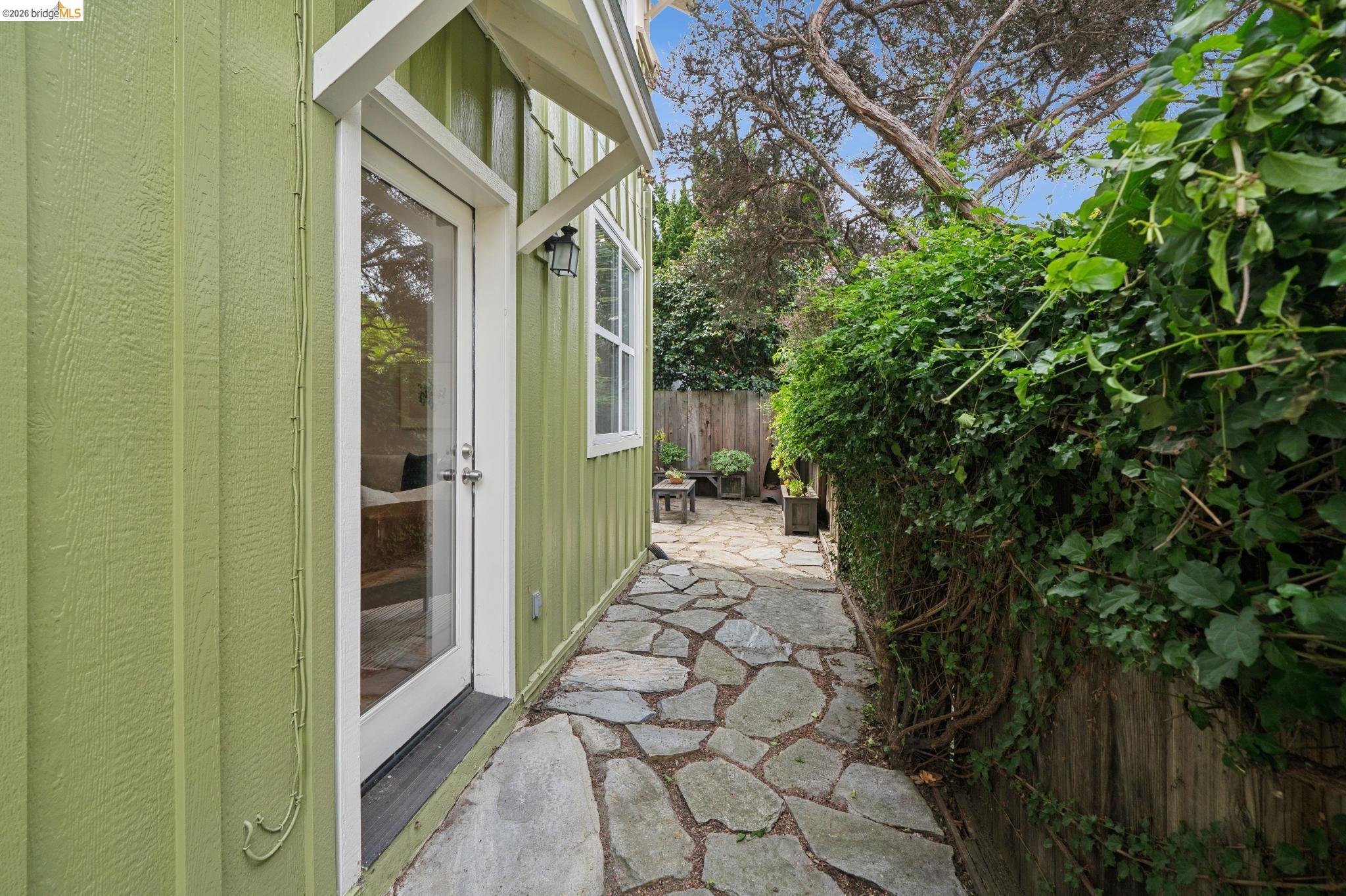 Detail Gallery Image 35 of 42 For 480 42nd St #E,  Oakland,  CA 94609 - 3 Beds | 1/1 Baths