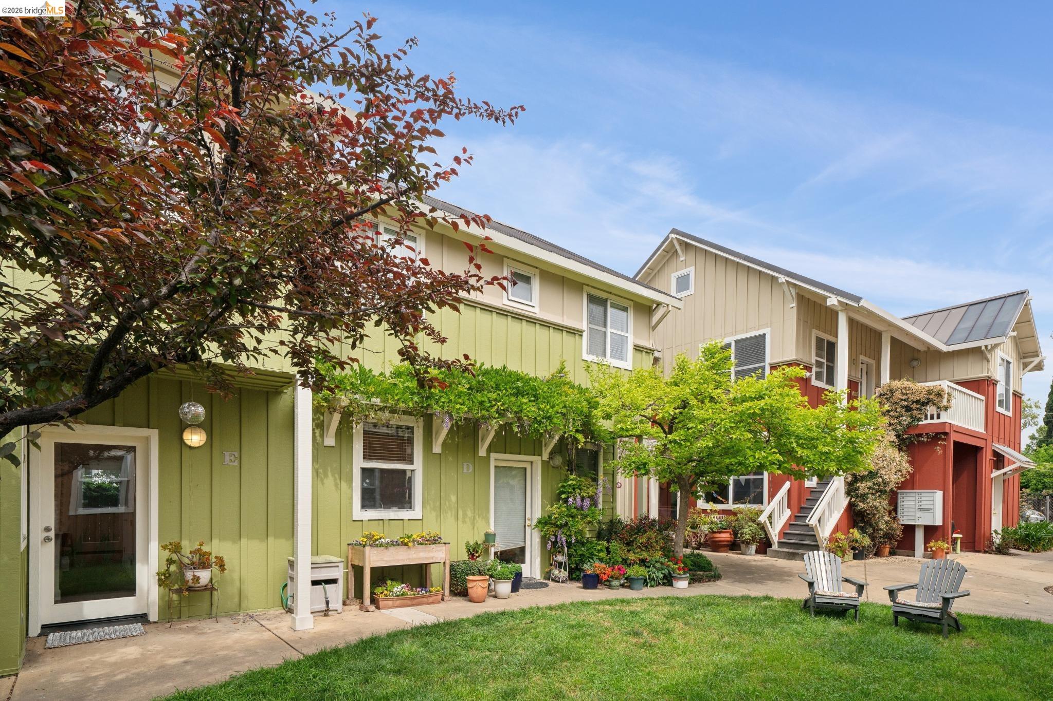 Detail Gallery Image 39 of 42 For 480 42nd St #E,  Oakland,  CA 94609 - 3 Beds | 1/1 Baths