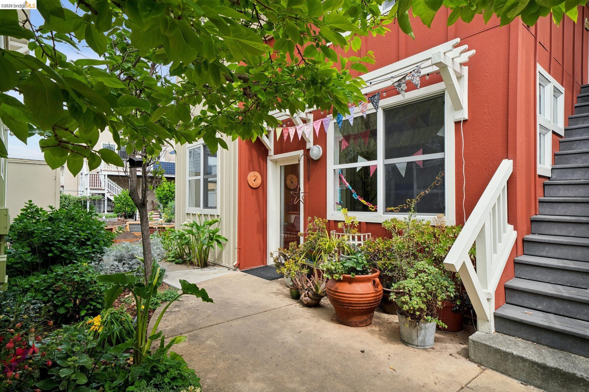 Detail Gallery Image 40 of 42 For 480 42nd St #E,  Oakland,  CA 94609 - 3 Beds | 1/1 Baths