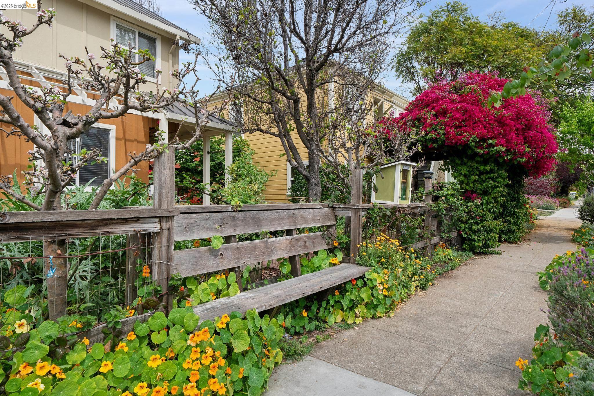 Detail Gallery Image 41 of 42 For 480 42nd St #E,  Oakland,  CA 94609 - 3 Beds | 1/1 Baths