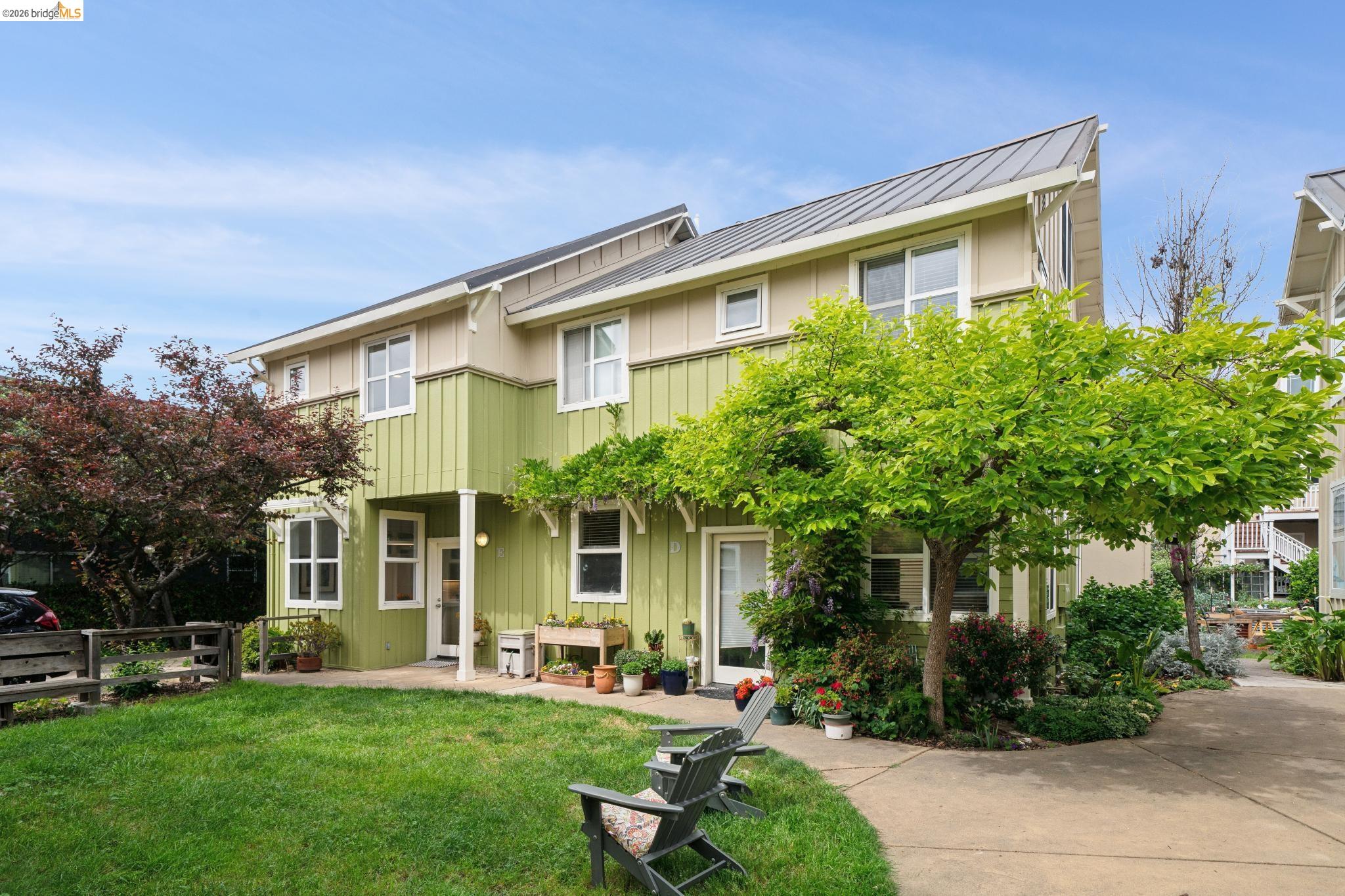 Detail Gallery Image 7 of 42 For 480 42nd St #E,  Oakland,  CA 94609 - 3 Beds | 1/1 Baths