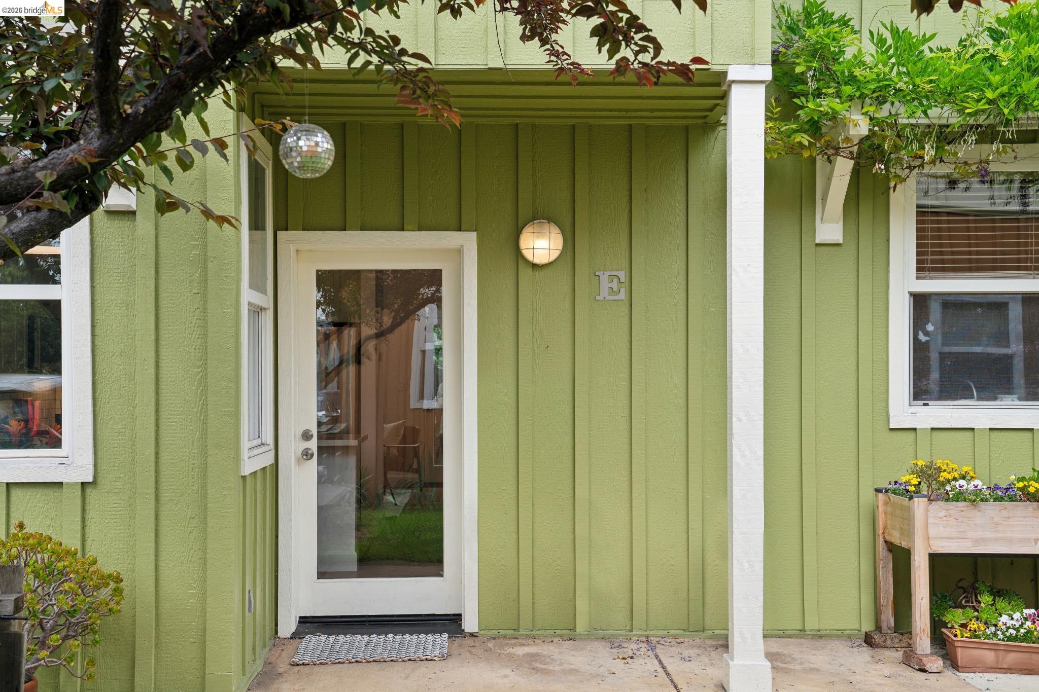 Detail Gallery Image 9 of 42 For 480 42nd St #E,  Oakland,  CA 94609 - 3 Beds | 1/1 Baths