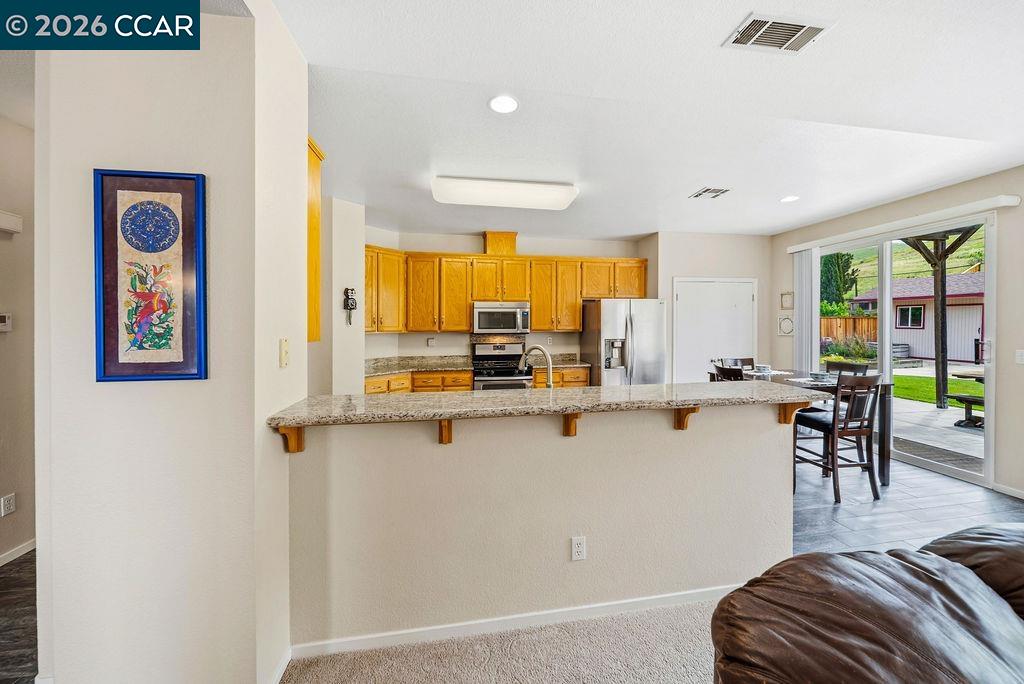 Detail Gallery Image 11 of 52 For 1065 Dawnview Ct, Pittsburg,  CA 94565 - 6 Beds | 2/1 Baths