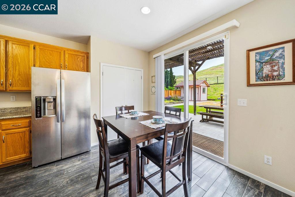 Detail Gallery Image 12 of 52 For 1065 Dawnview Ct, Pittsburg,  CA 94565 - 6 Beds | 2/1 Baths