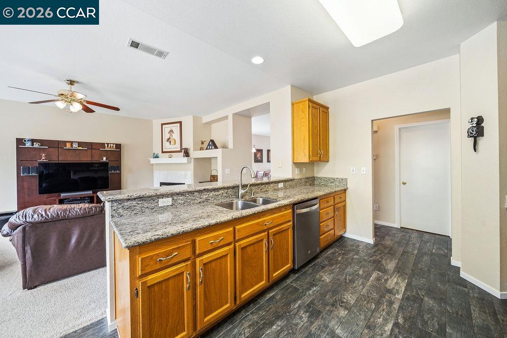 Detail Gallery Image 13 of 52 For 1065 Dawnview Ct, Pittsburg,  CA 94565 - 6 Beds | 2/1 Baths
