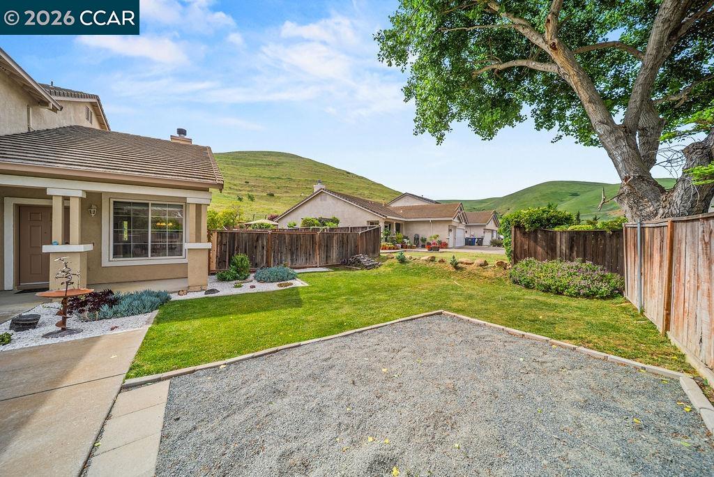 Detail Gallery Image 3 of 52 For 1065 Dawnview Ct, Pittsburg,  CA 94565 - 6 Beds | 2/1 Baths