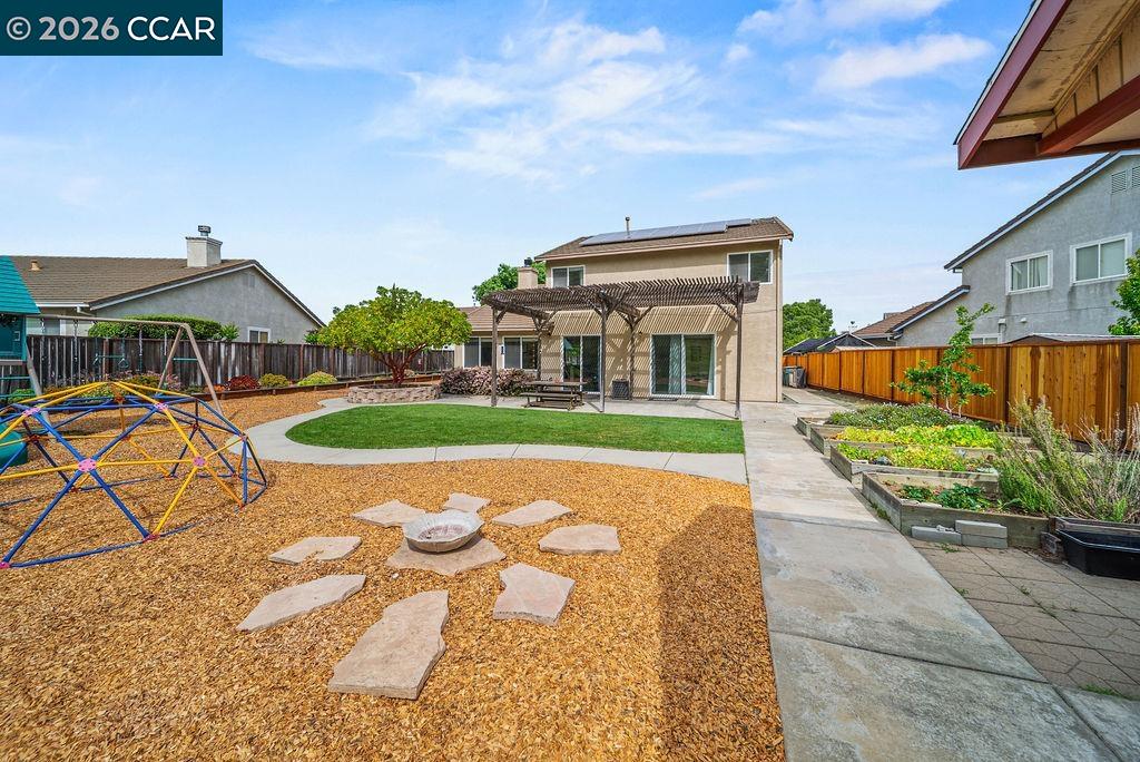 Detail Gallery Image 42 of 52 For 1065 Dawnview Ct, Pittsburg,  CA 94565 - 6 Beds | 2/1 Baths