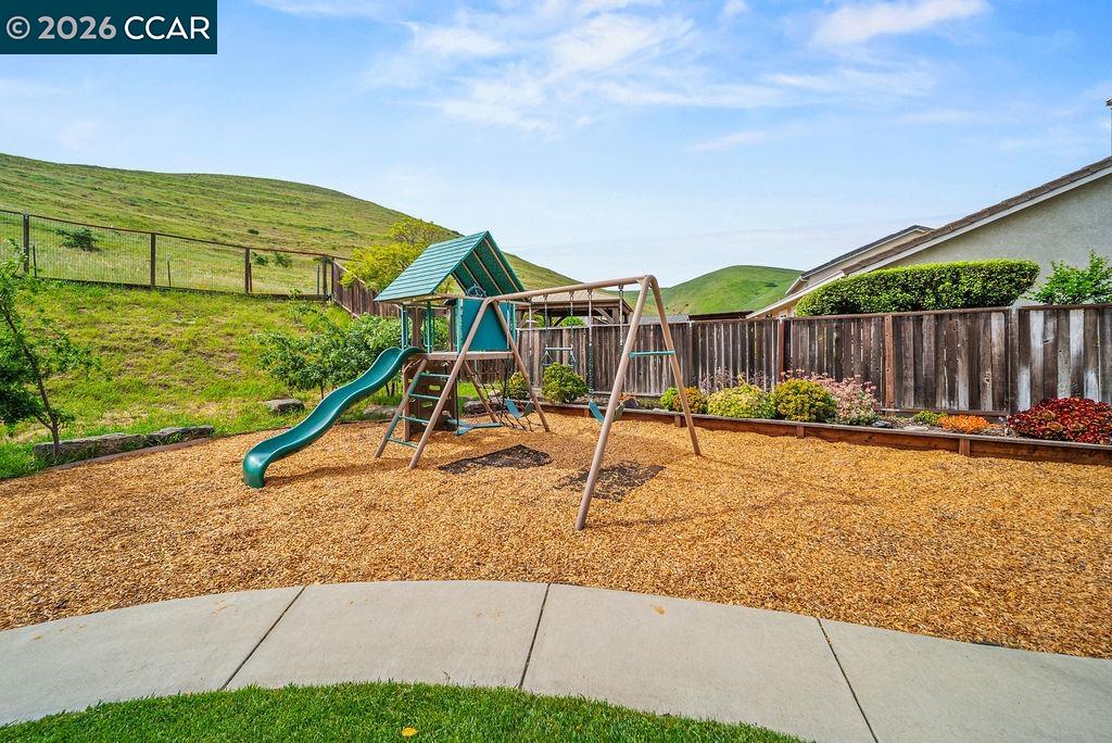 Detail Gallery Image 45 of 52 For 1065 Dawnview Ct, Pittsburg,  CA 94565 - 6 Beds | 2/1 Baths