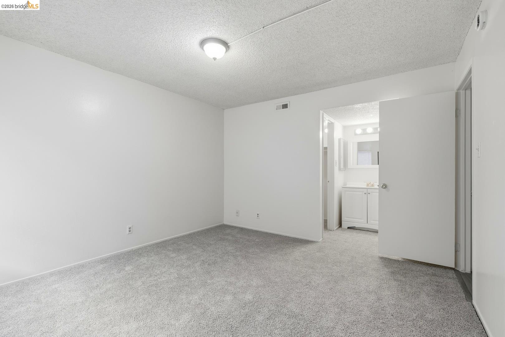 Detail Gallery Image 12 of 25 For 355 Parkview Ter #D1,  Vallejo,  CA 94589 - 2 Beds | 1 Baths