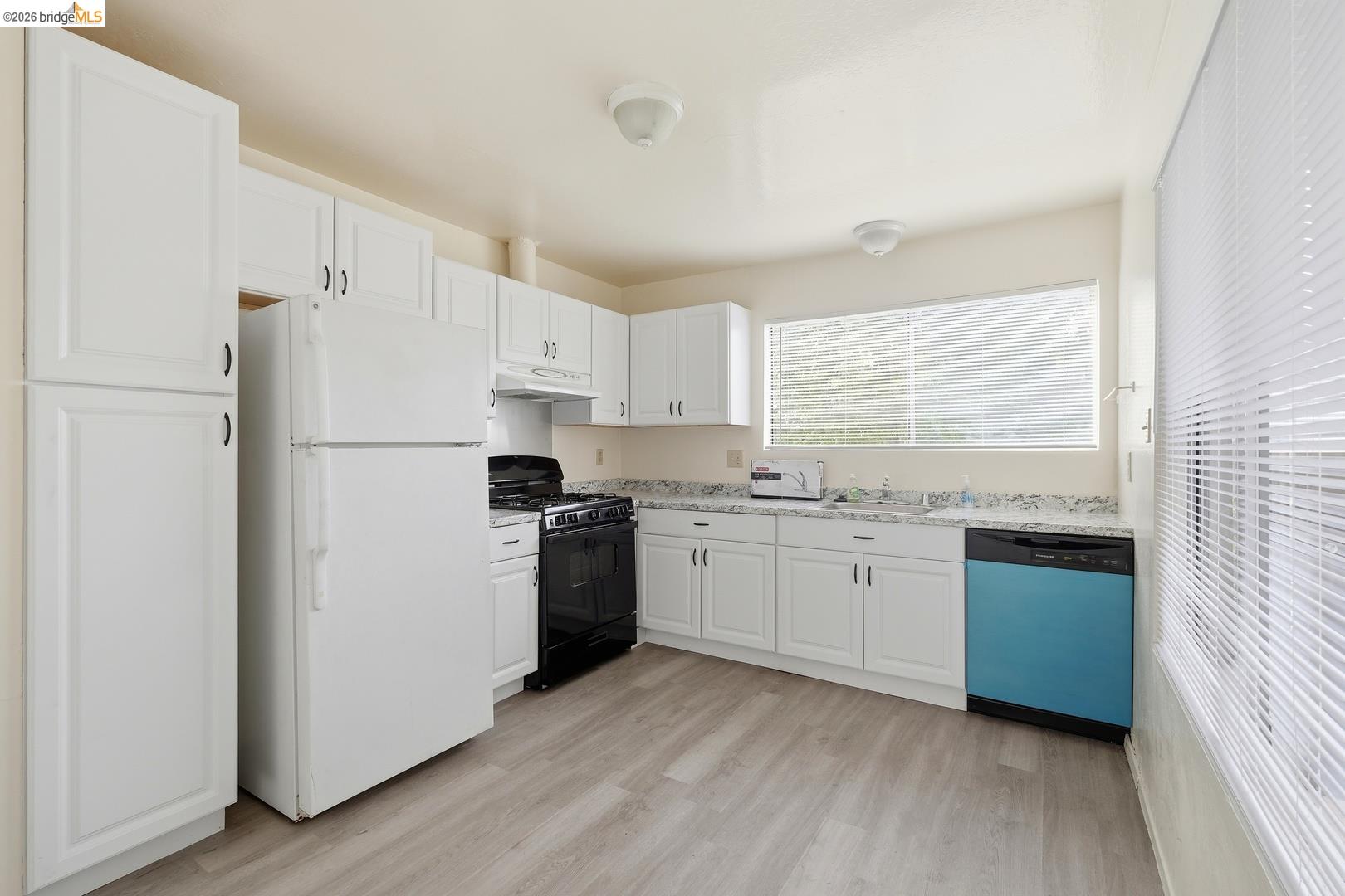 Detail Gallery Image 4 of 25 For 355 Parkview Ter #D1,  Vallejo,  CA 94589 - 2 Beds | 1 Baths