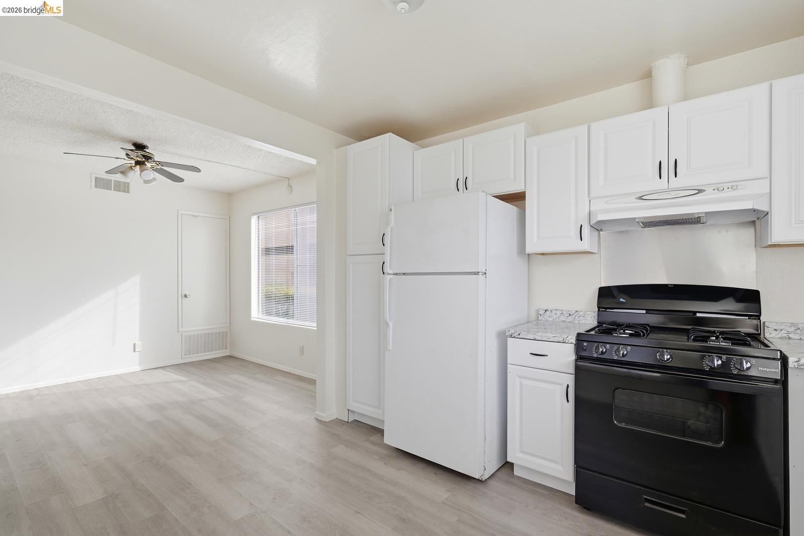 Detail Gallery Image 6 of 25 For 355 Parkview Ter #D1,  Vallejo,  CA 94589 - 2 Beds | 1 Baths