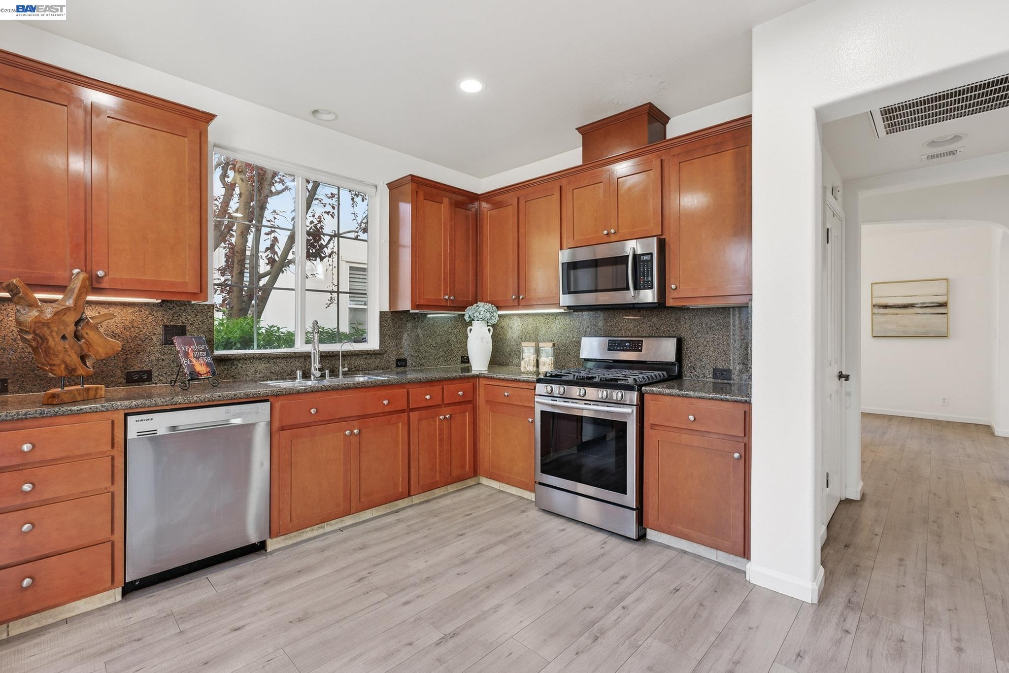 Detail Gallery Image 12 of 33 For 9831 Belladonna Dr, San Ramon,  CA 94582 - 3 Beds | 2/1 Baths