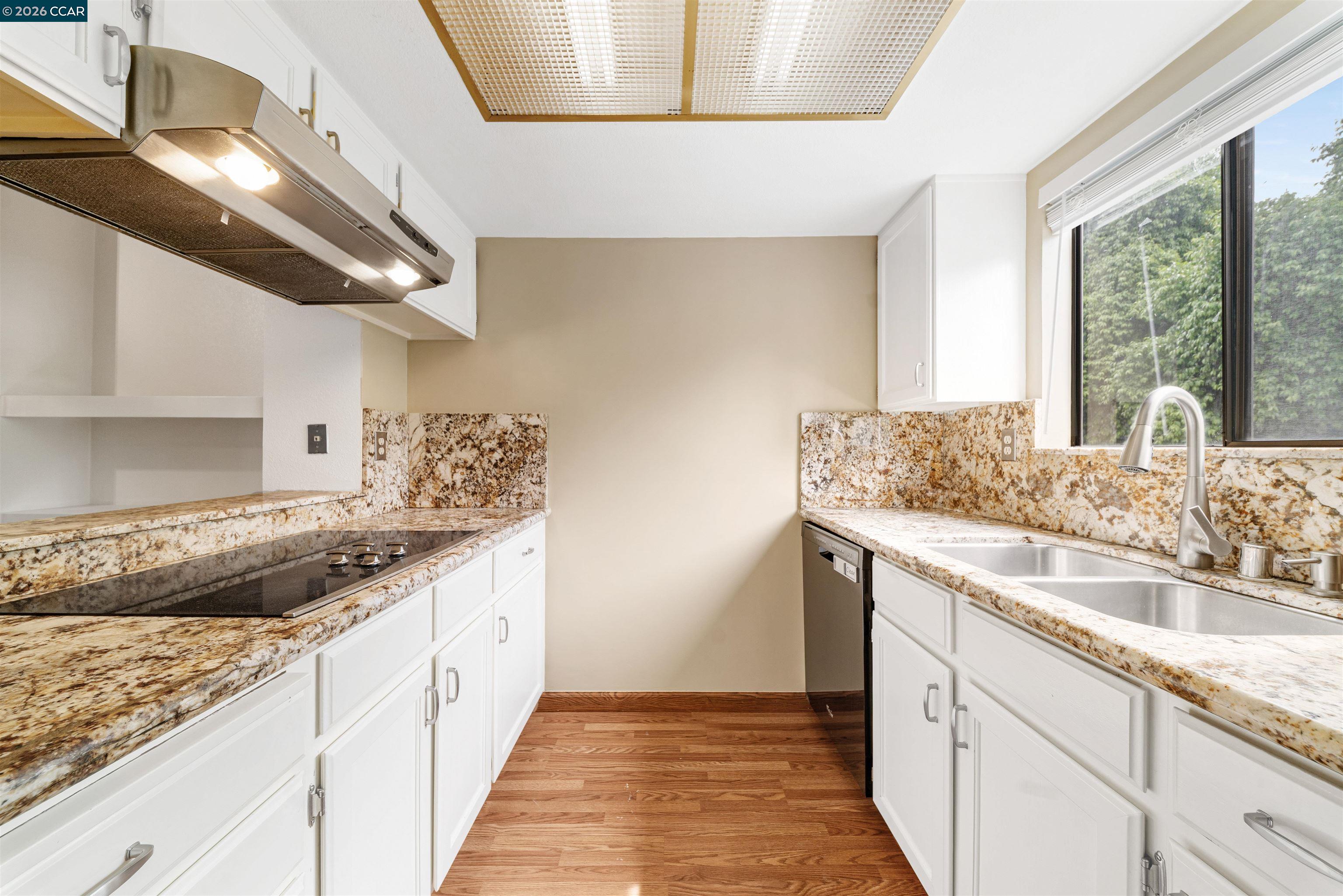 Detail Gallery Image 14 of 37 For 2055 Sierra Rd #106,  Concord,  CA 94518 - 2 Beds | 1/1 Baths